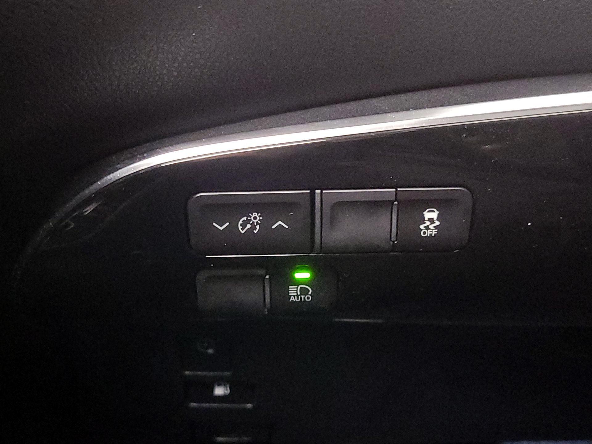 Thumbnail: 2018 Toyota Prius Prime - 13