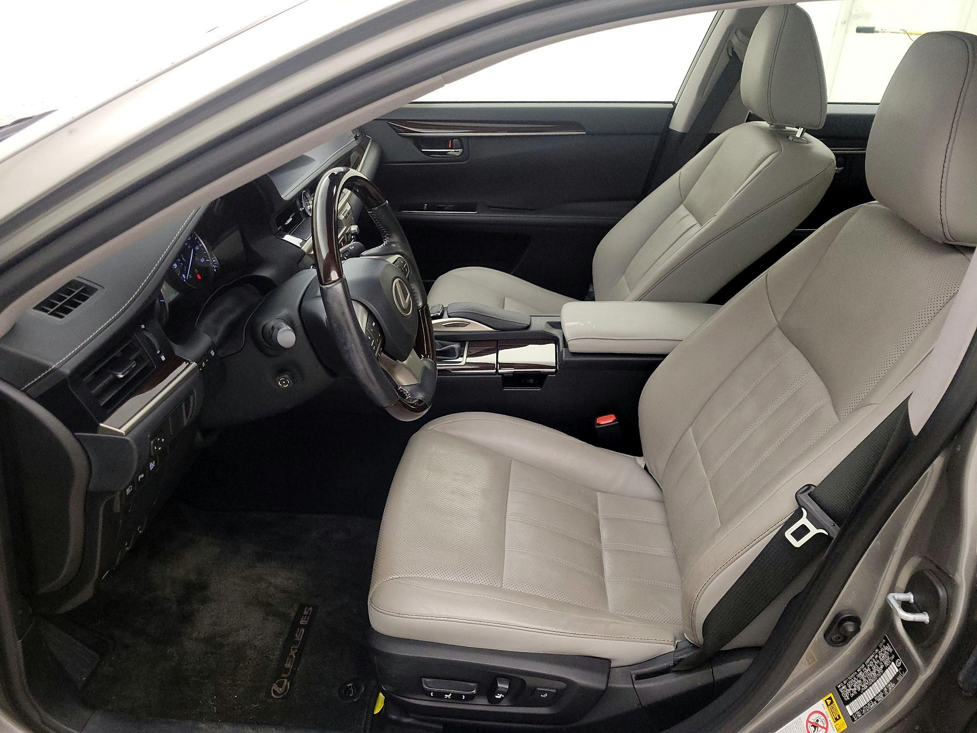 Thumbnail: 2016 Lexus ES - 11