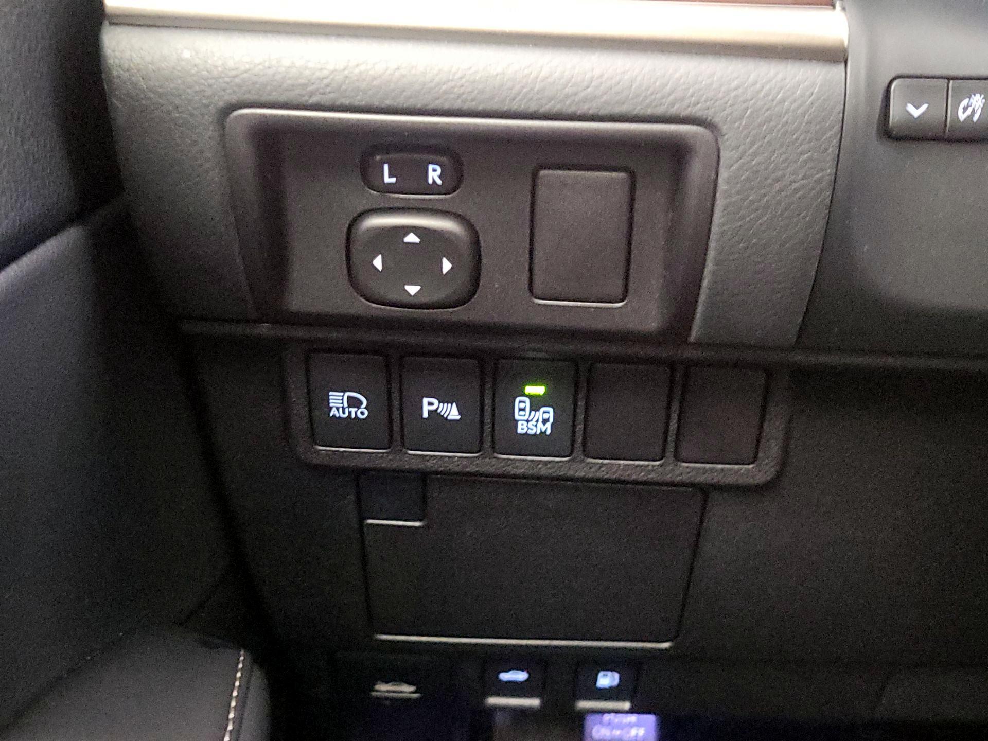 Thumbnail: 2016 Lexus ES - 13