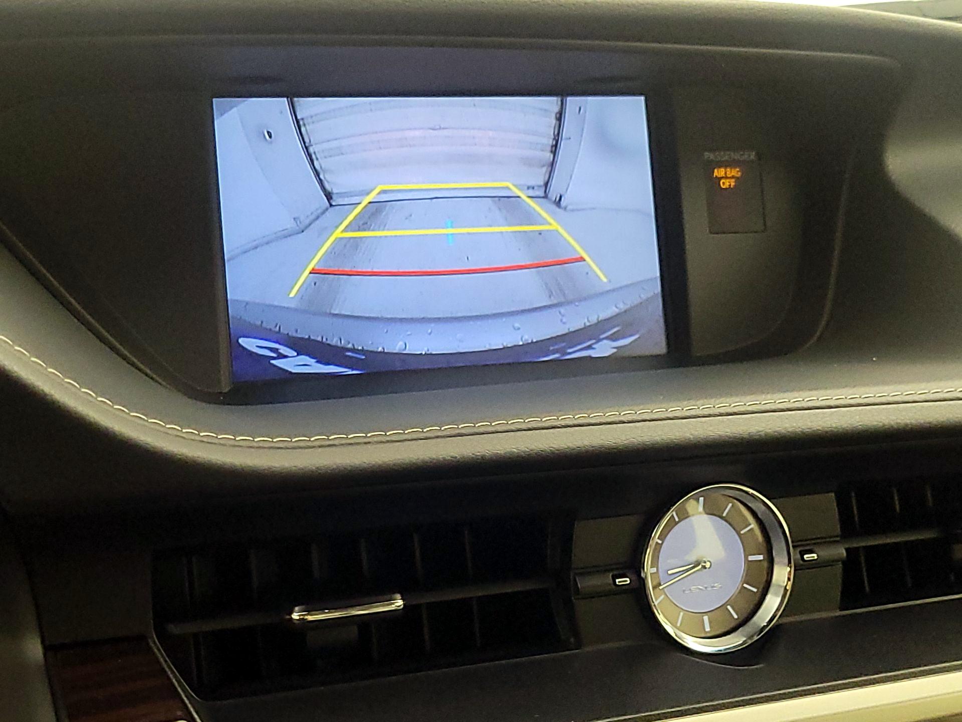 Thumbnail: 2016 Lexus ES - 14