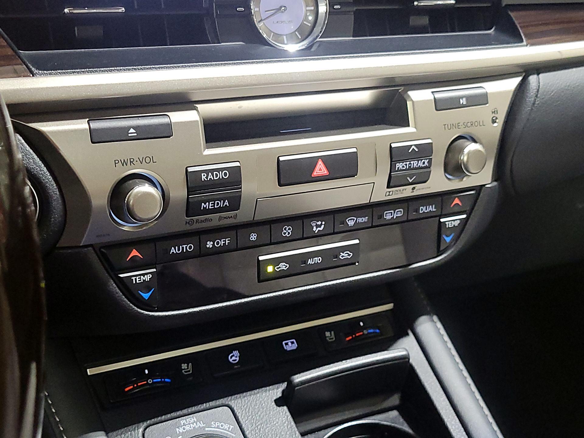 Thumbnail: 2016 Lexus ES - 16