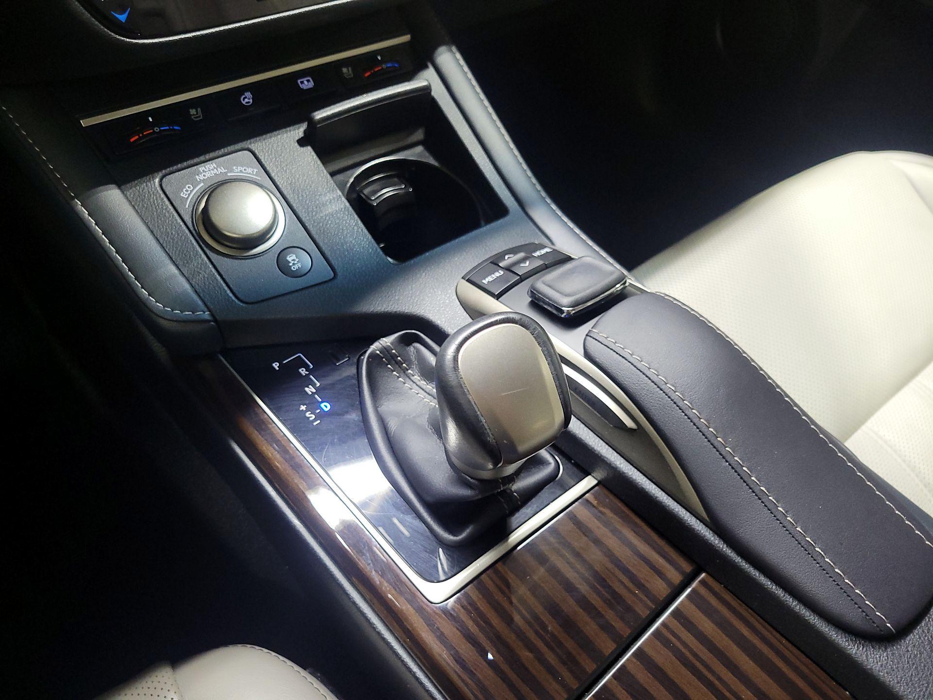 Thumbnail: 2016 Lexus ES - 17