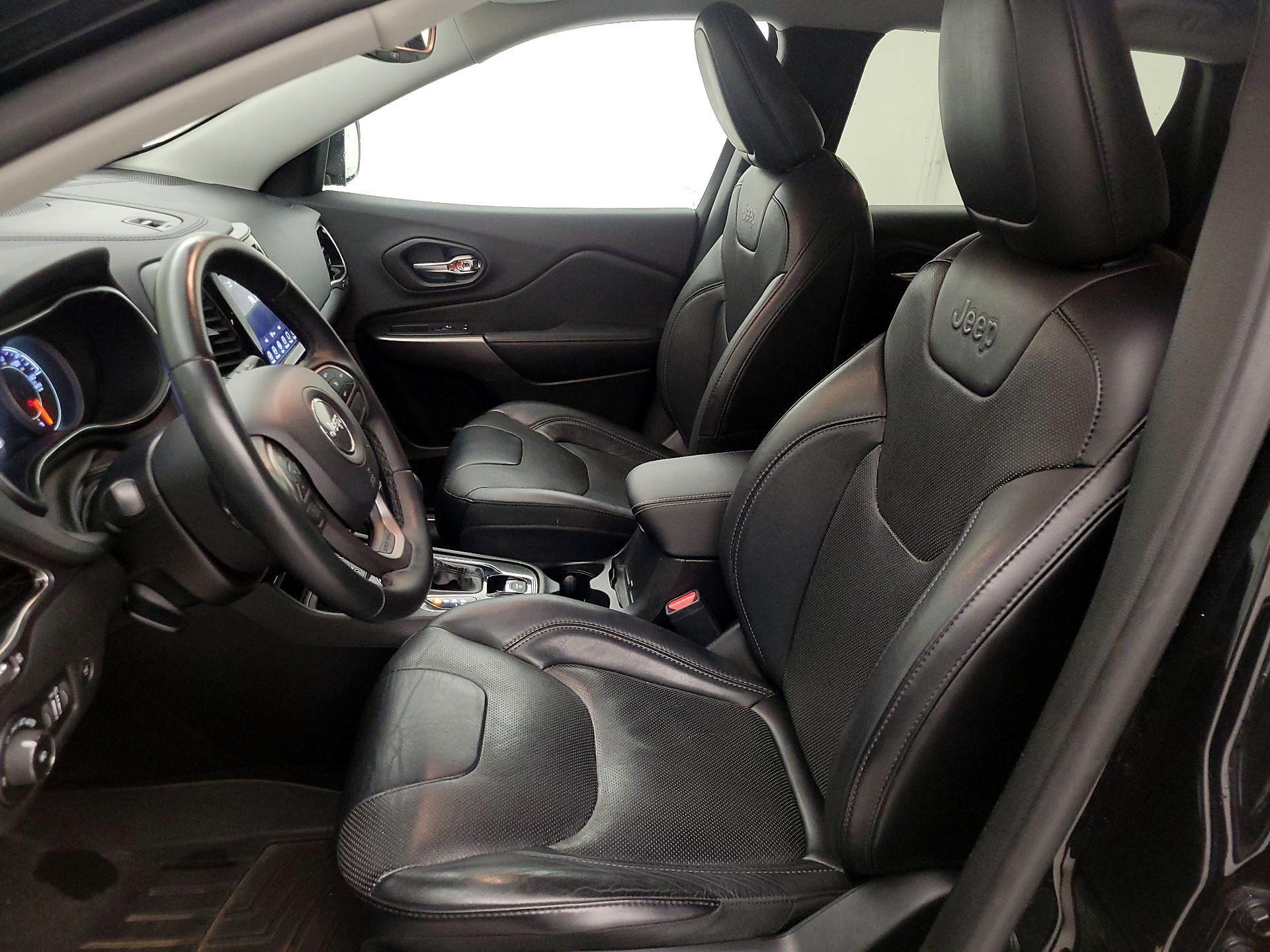 Thumbnail: 2019 Jeep Cherokee - 11