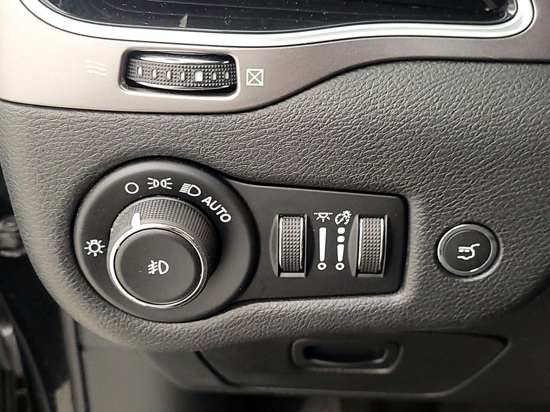 Thumbnail: 2019 Jeep Cherokee - 13