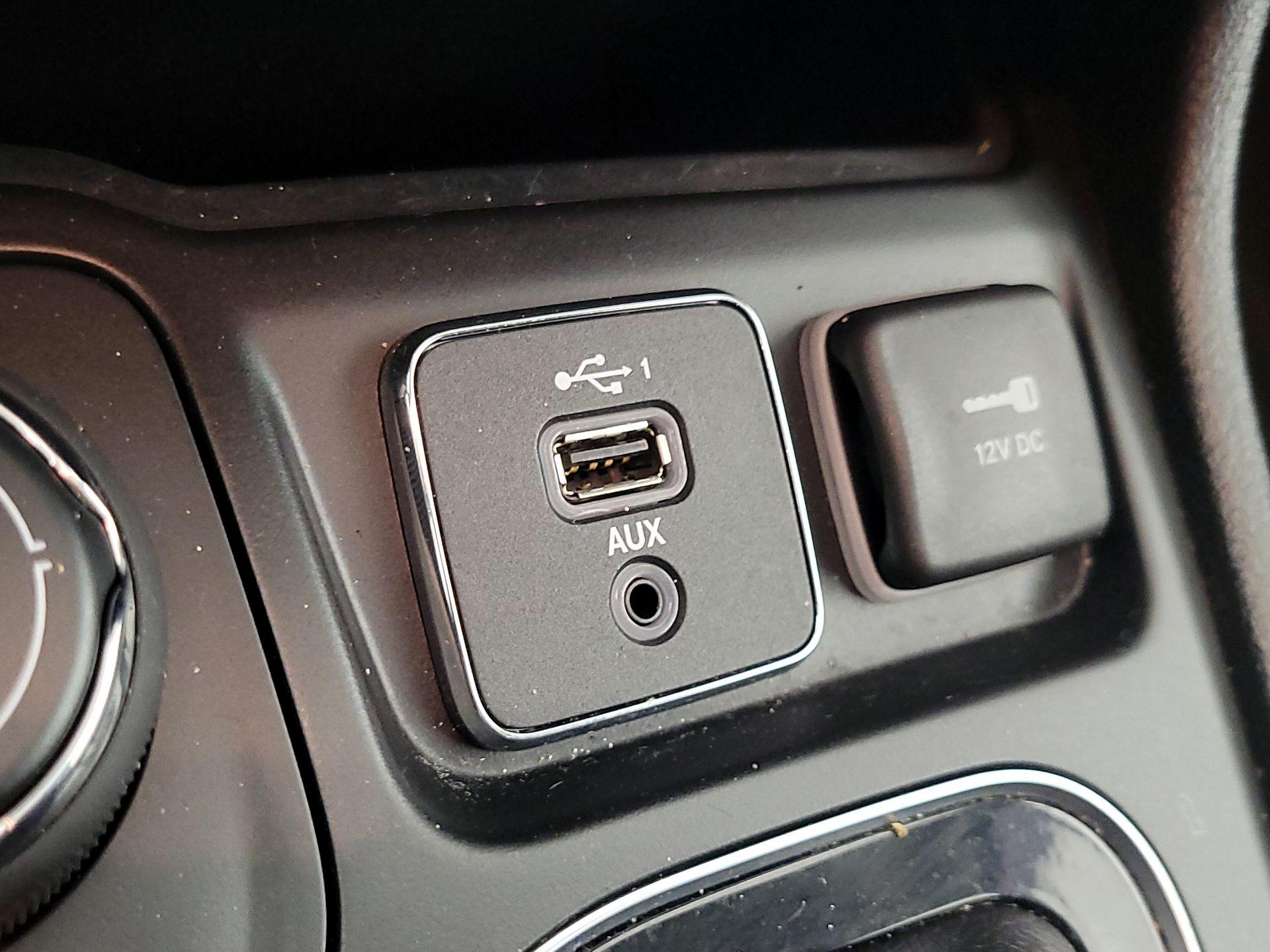 Thumbnail: 2019 Jeep Cherokee - 18