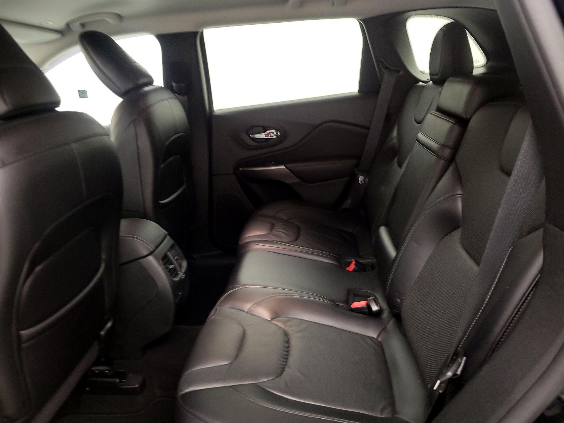 Thumbnail: 2019 Jeep Cherokee - 19