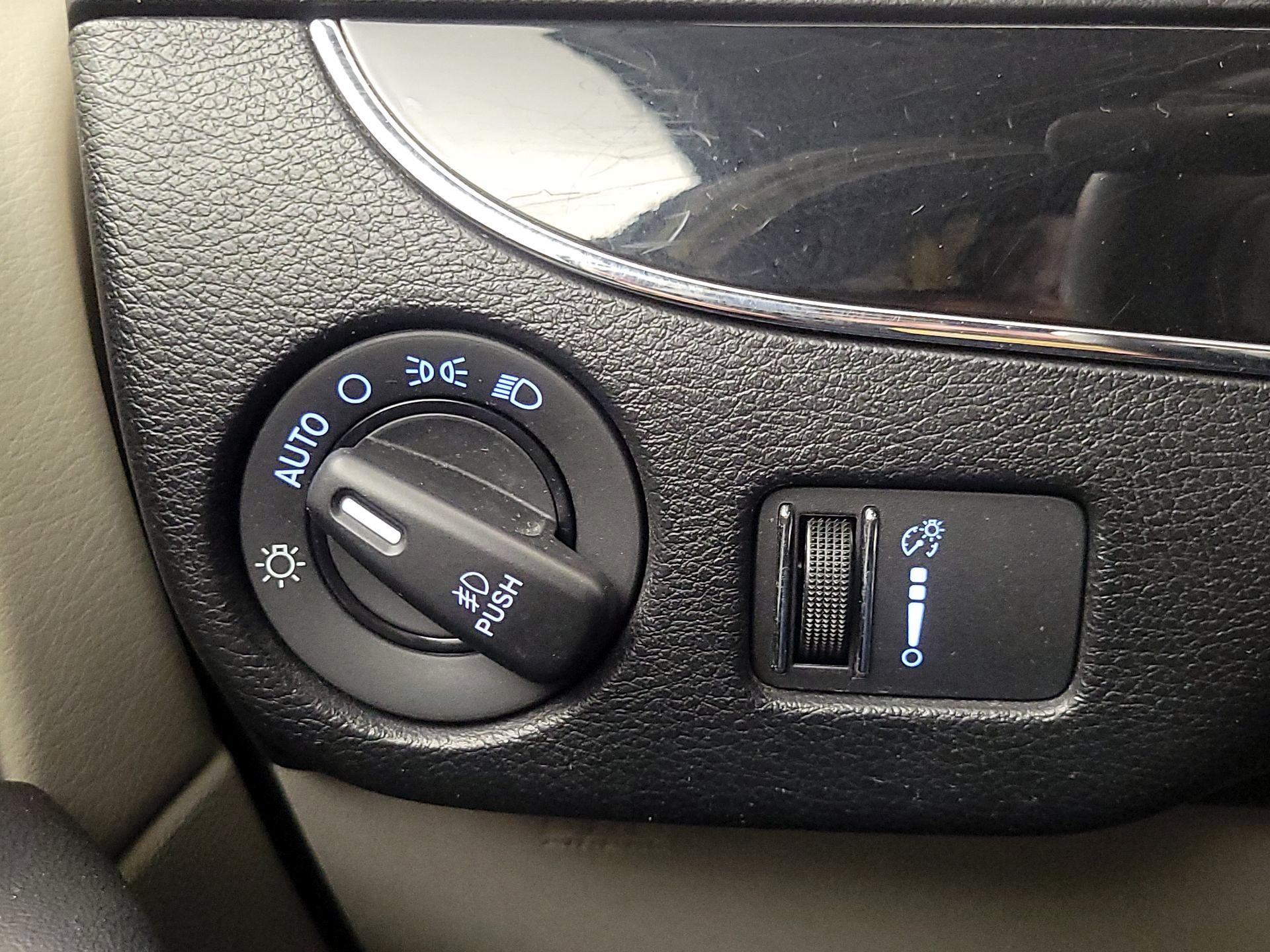 Thumbnail: 2017 Dodge Grand Caravan - 13