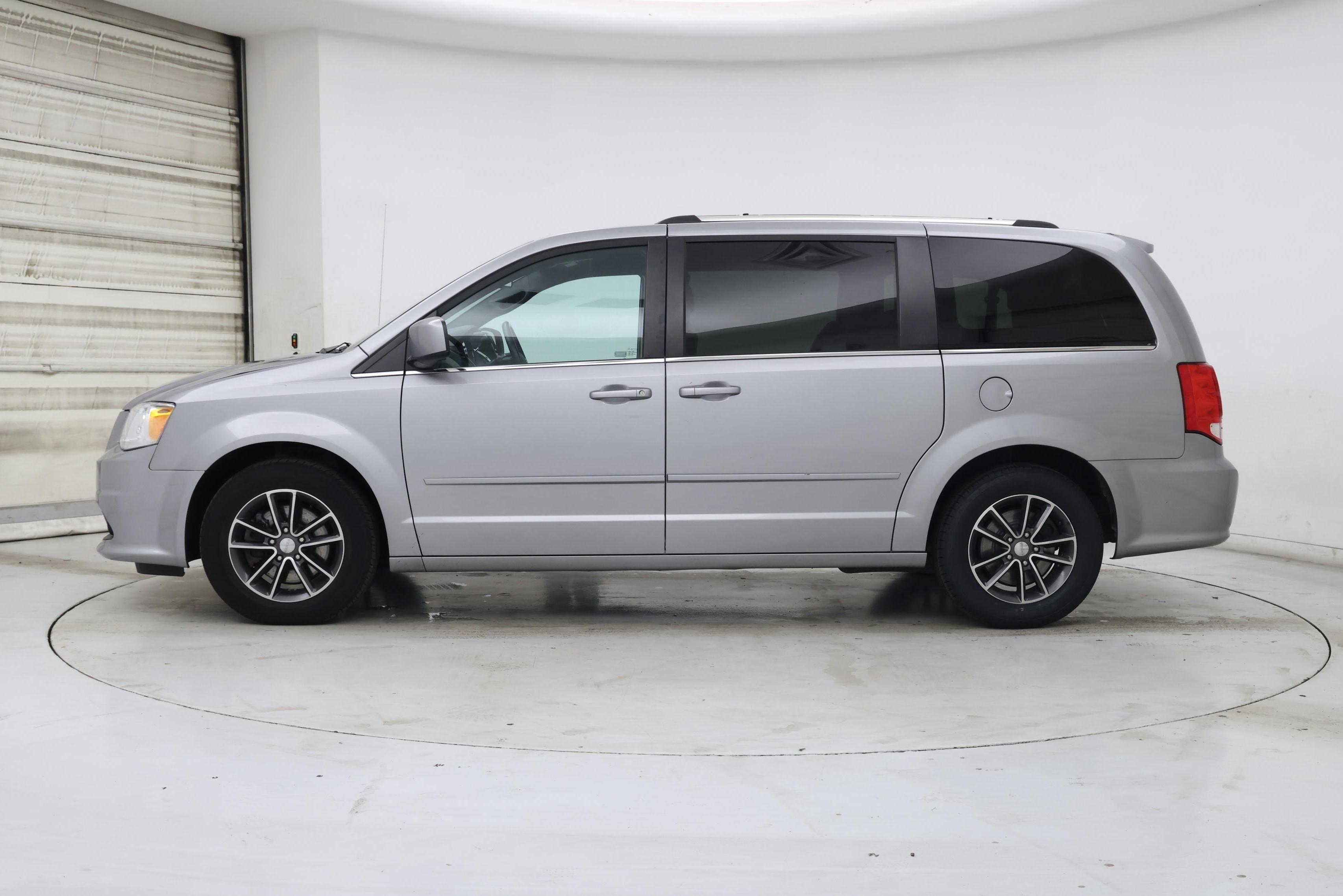 Thumbnail: 2017 Dodge Grand Caravan - 3