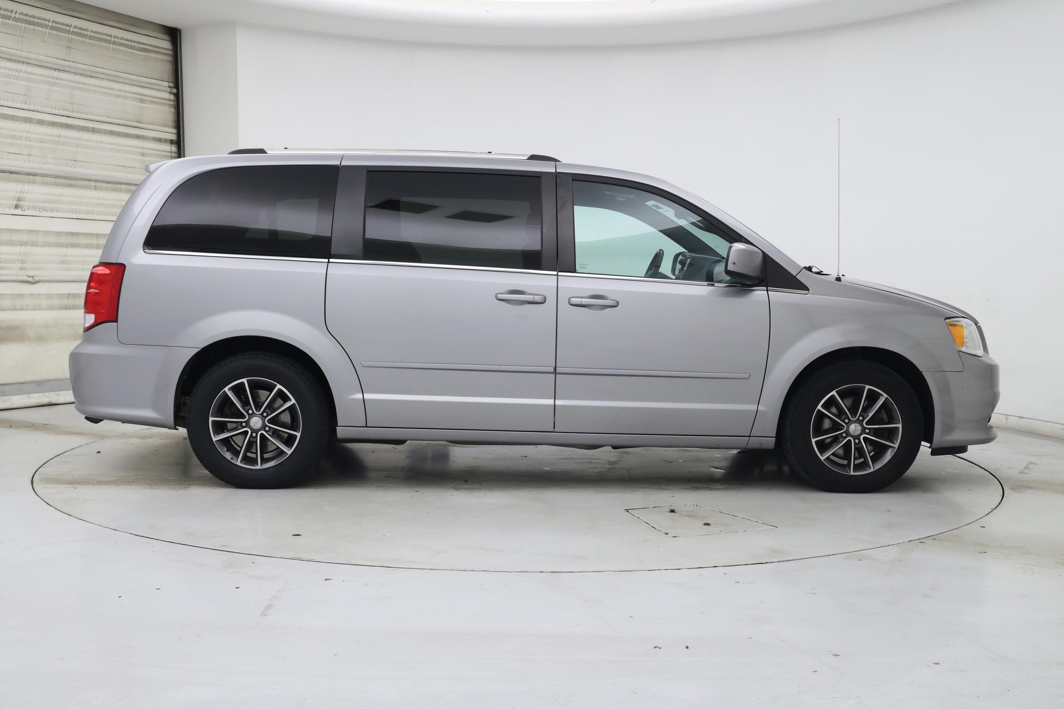 Thumbnail: 2017 Dodge Grand Caravan - 7