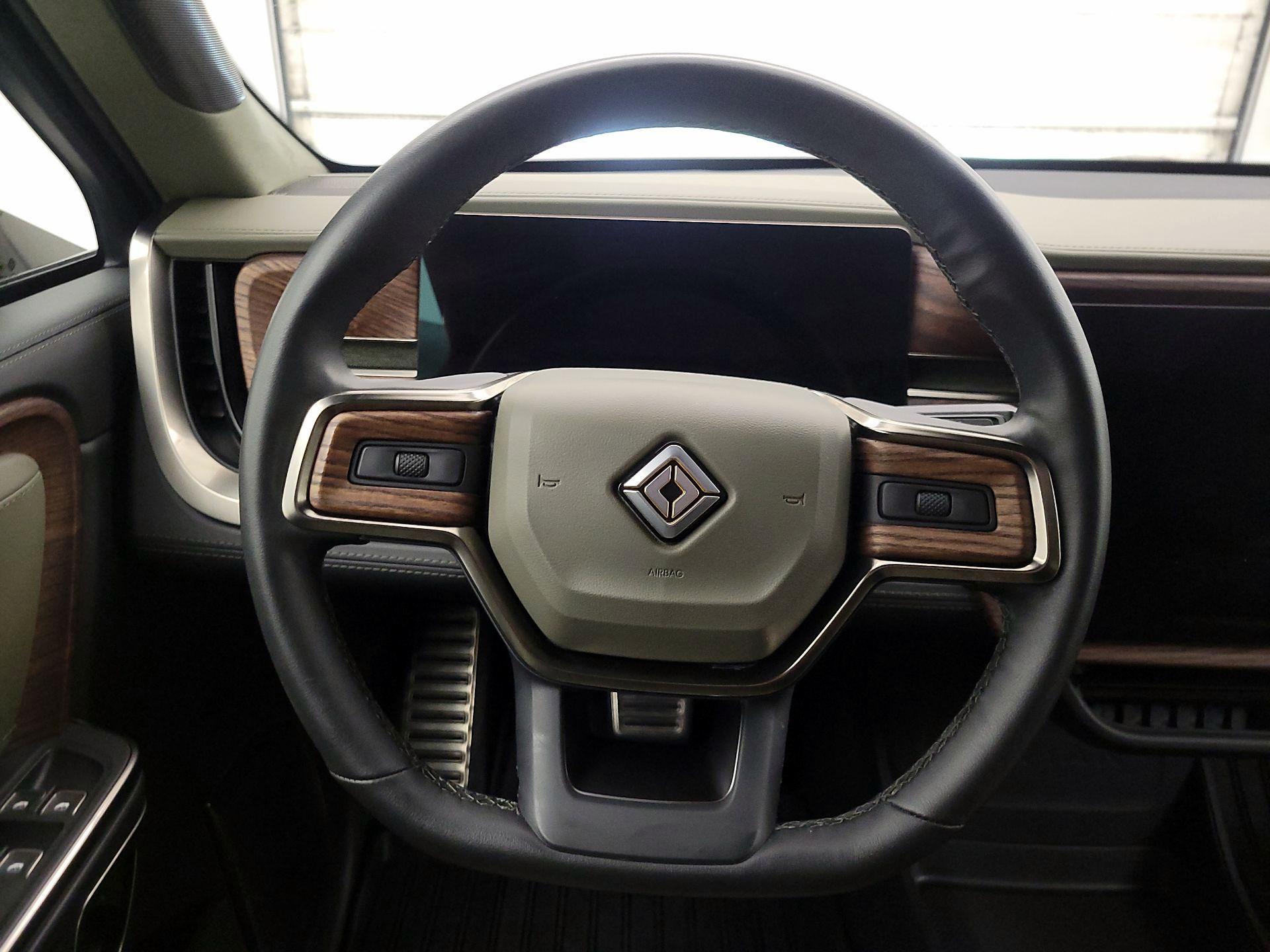 Thumbnail: 2023 Rivian R1S - 10