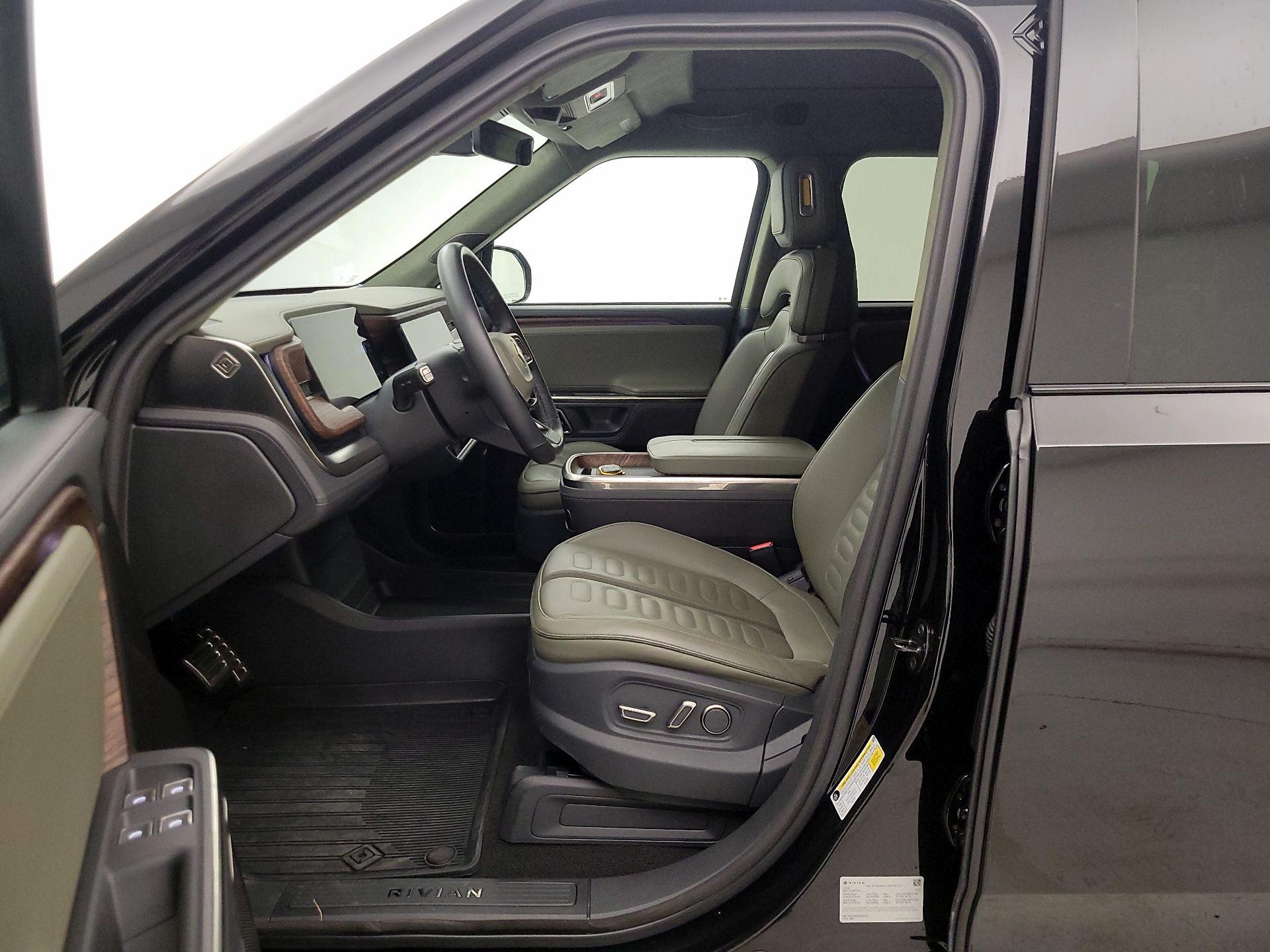 Thumbnail: 2023 Rivian R1S - 11