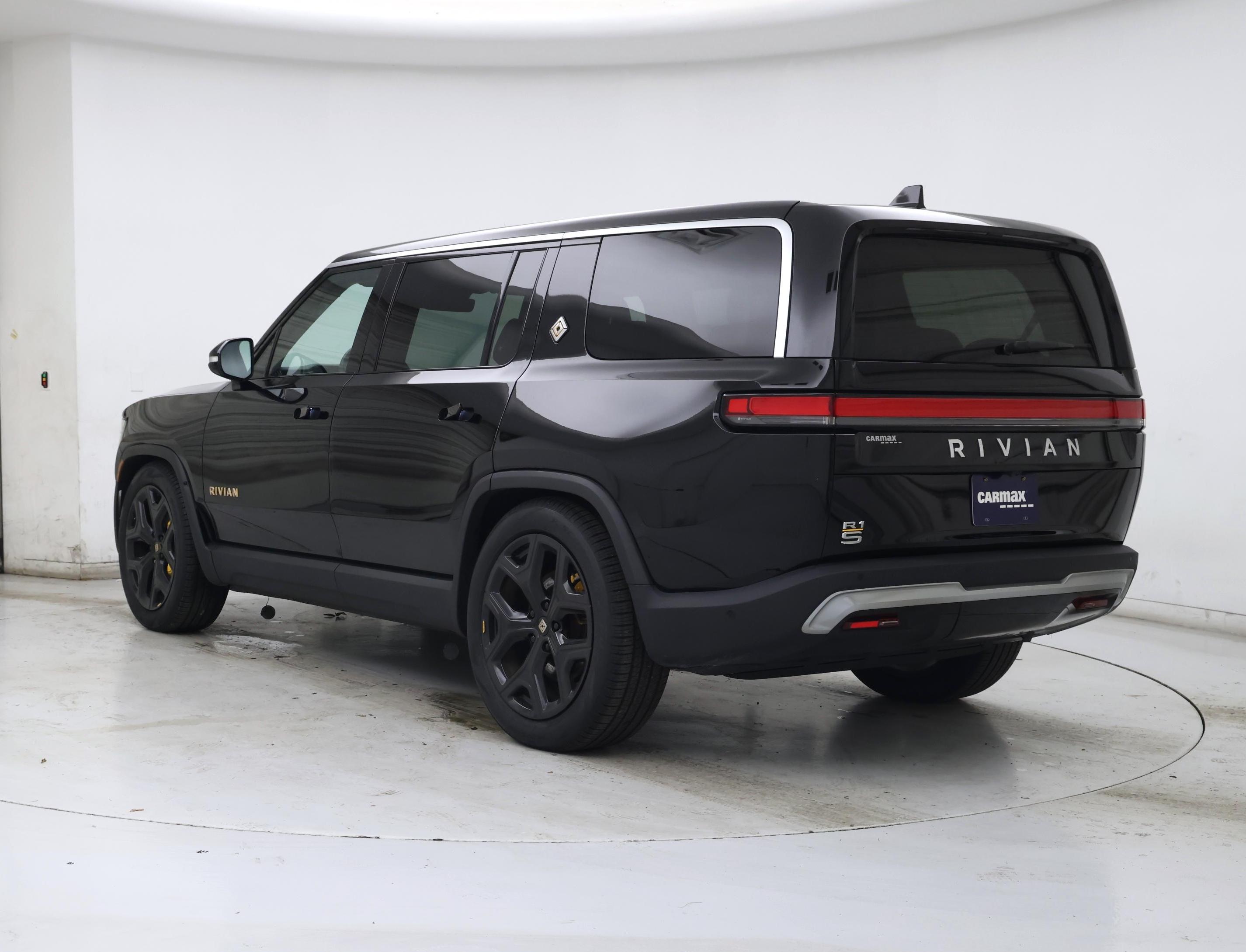 Thumbnail: 2023 Rivian R1S - 2