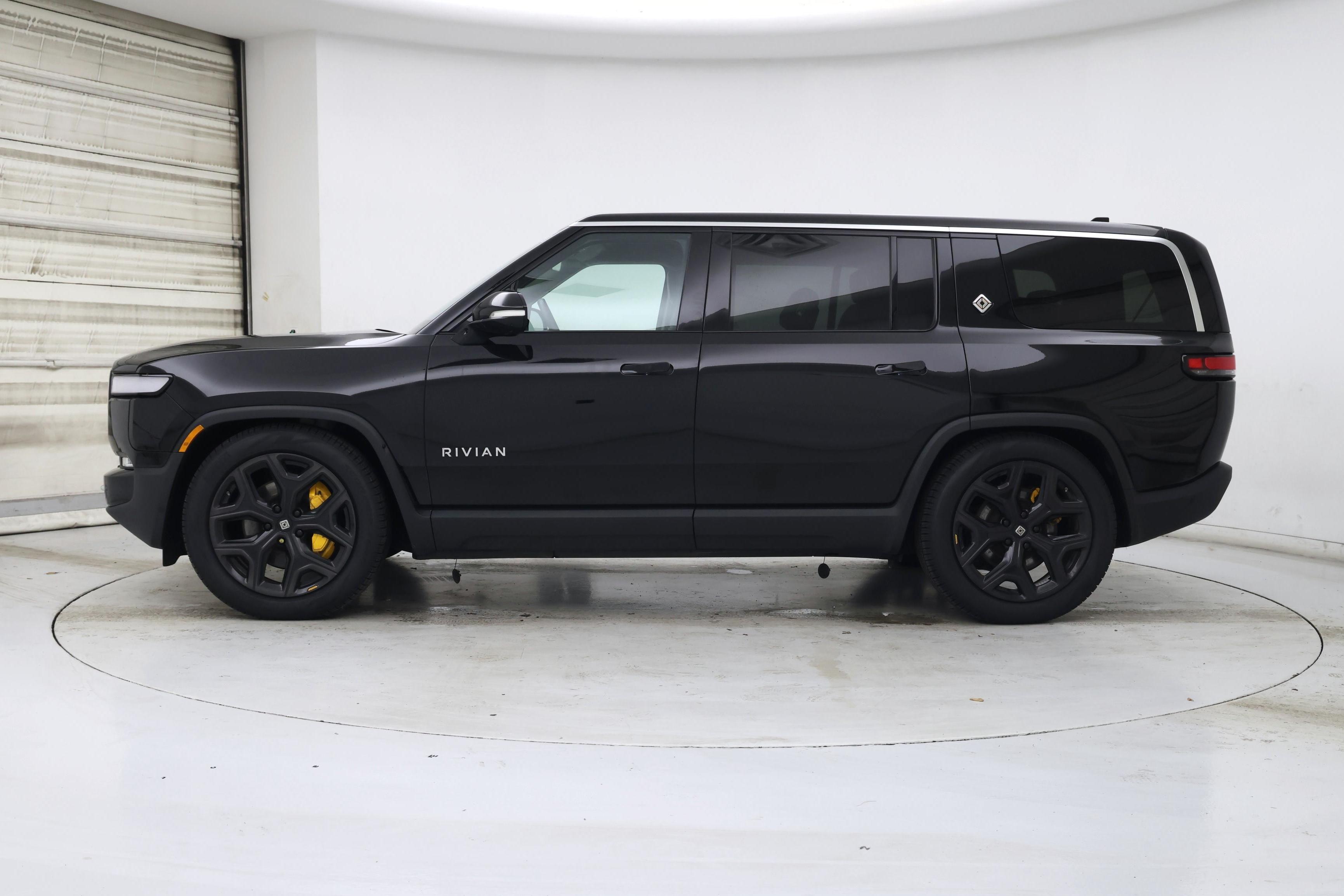 Thumbnail: 2023 Rivian R1S - 3