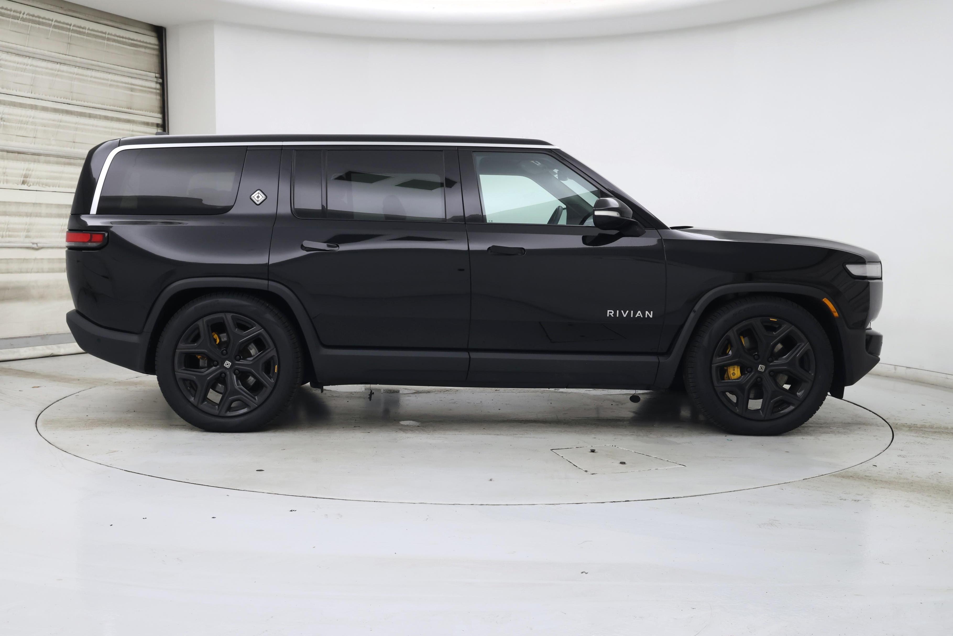 Thumbnail: 2023 Rivian R1S - 7