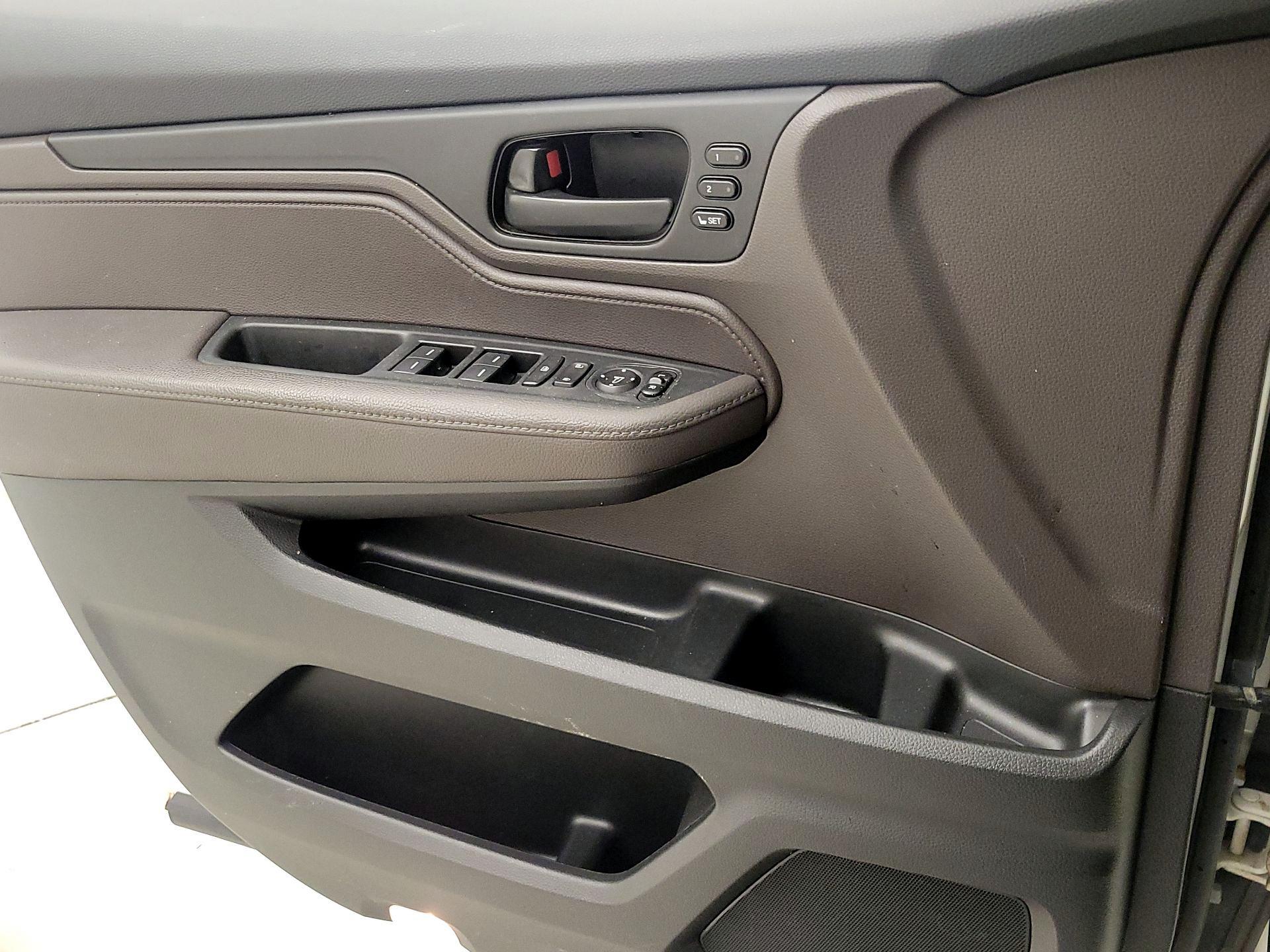 Thumbnail: 2018 Honda Odyssey - 12