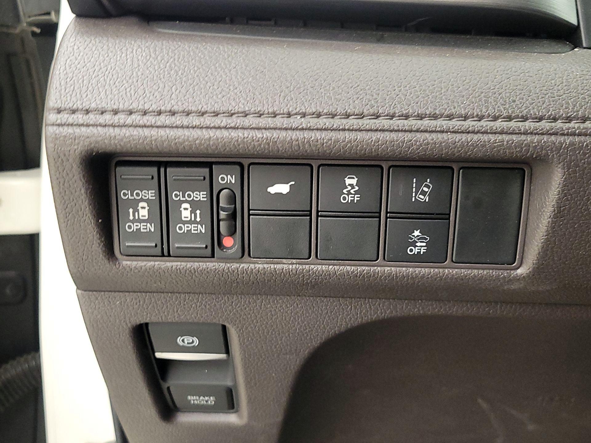 Thumbnail: 2018 Honda Odyssey - 13