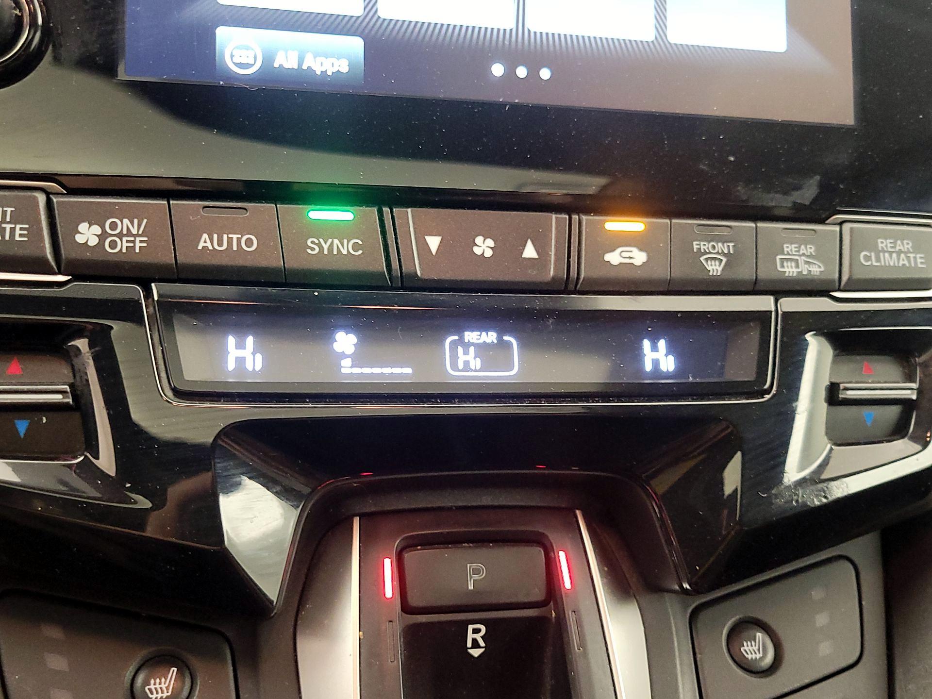 Thumbnail: 2018 Honda Odyssey - 16