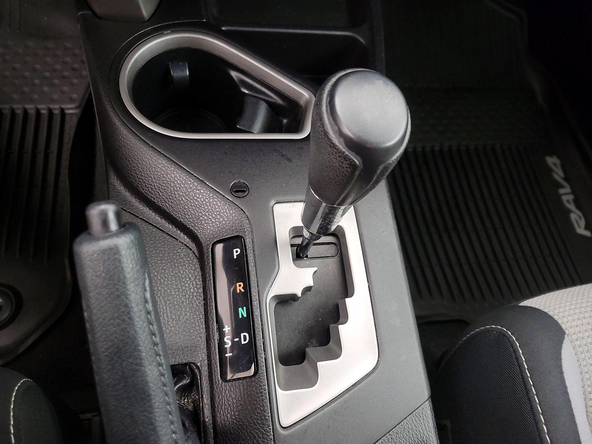 Thumbnail: 2018 Toyota RAV4 - 17