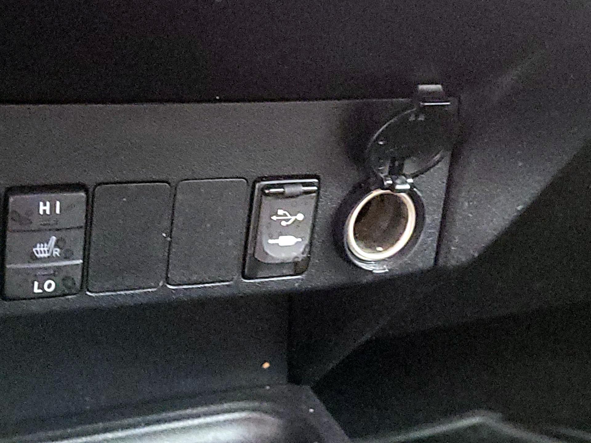 Thumbnail: 2018 Toyota RAV4 - 18