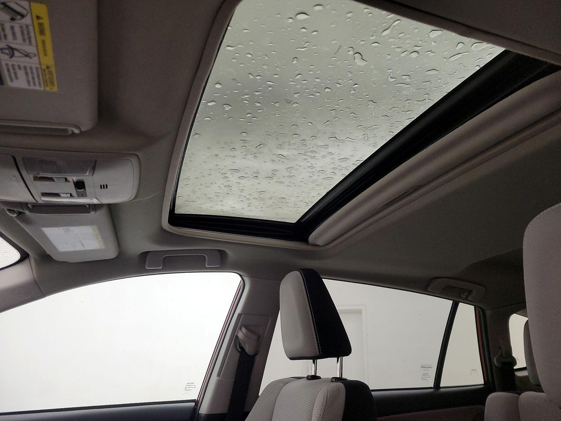 Thumbnail: 2018 Toyota RAV4 - 19