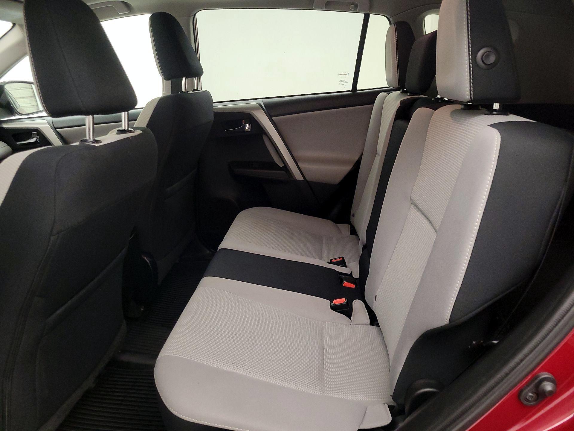 Thumbnail: 2018 Toyota RAV4 - 20