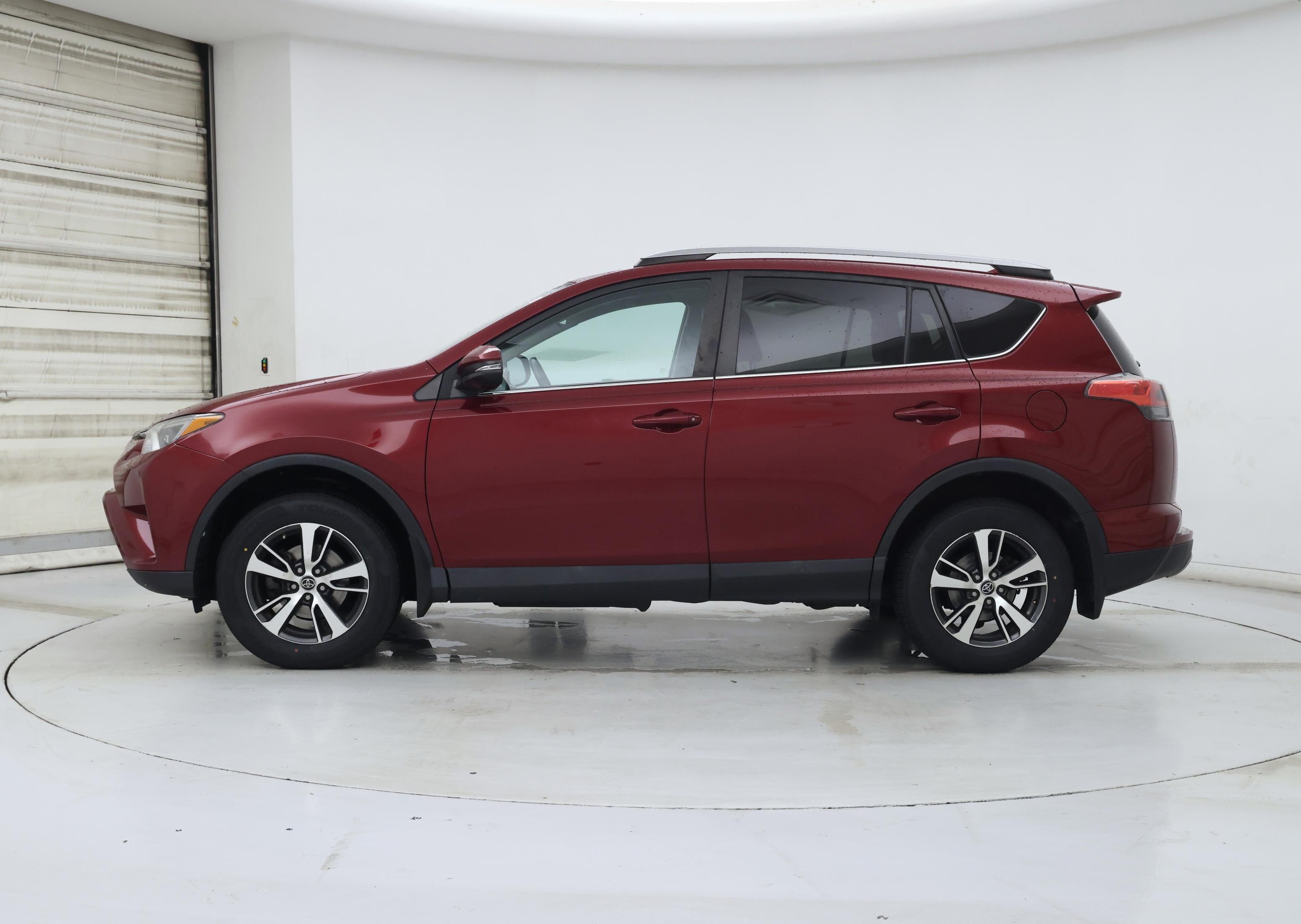 Thumbnail: 2018 Toyota RAV4 - 3