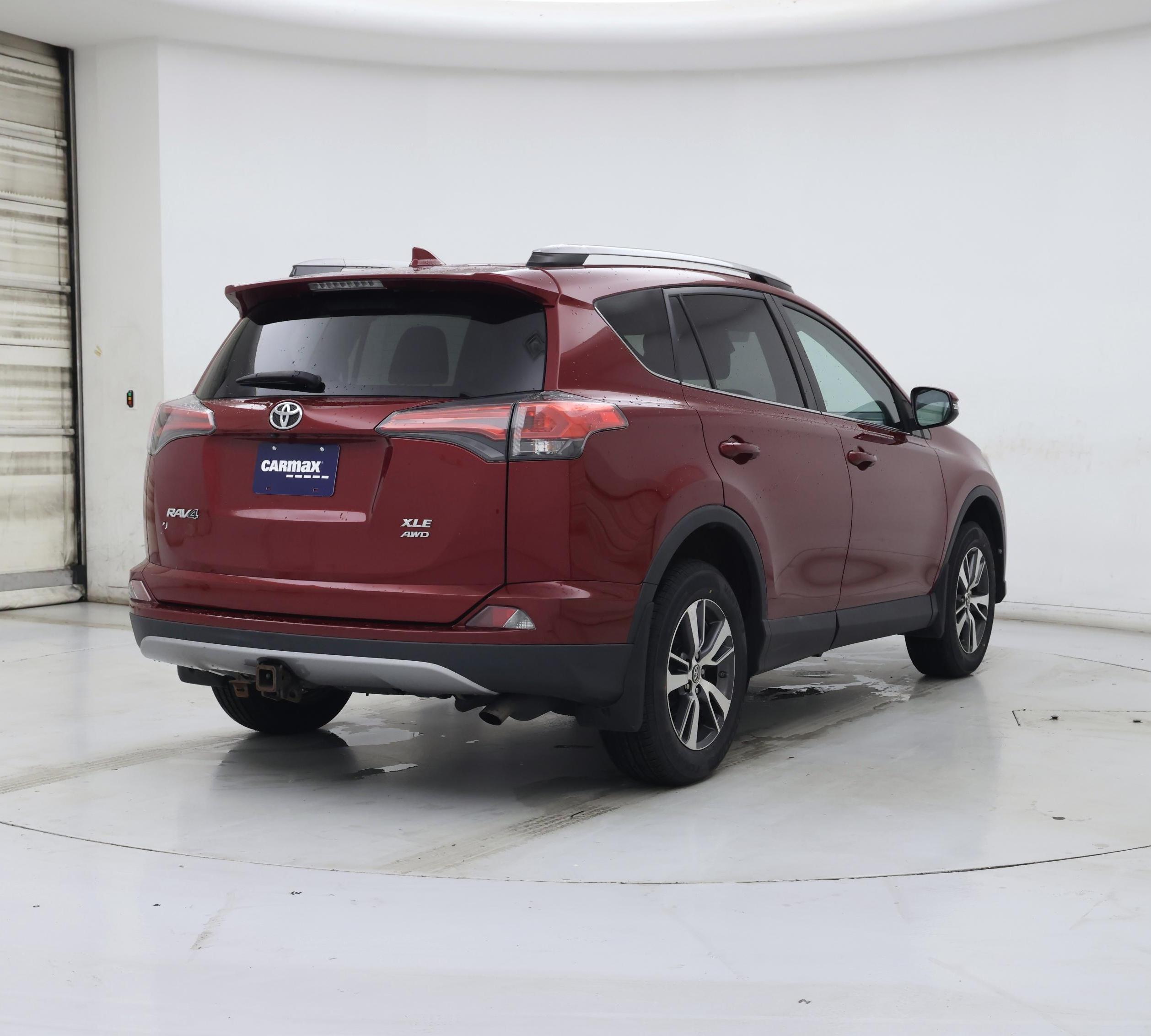 Thumbnail: 2018 Toyota RAV4 - 8