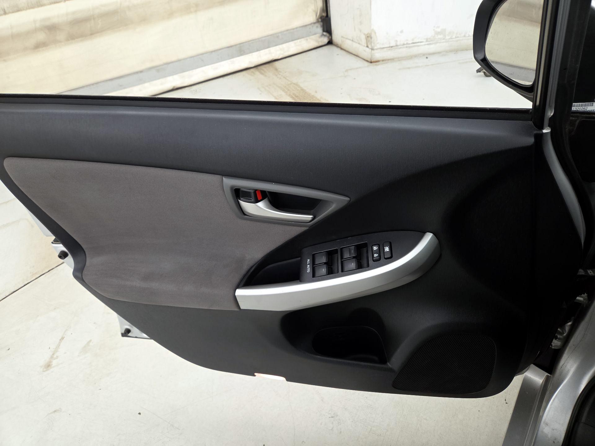 Thumbnail: 2014 Toyota Prius - 12