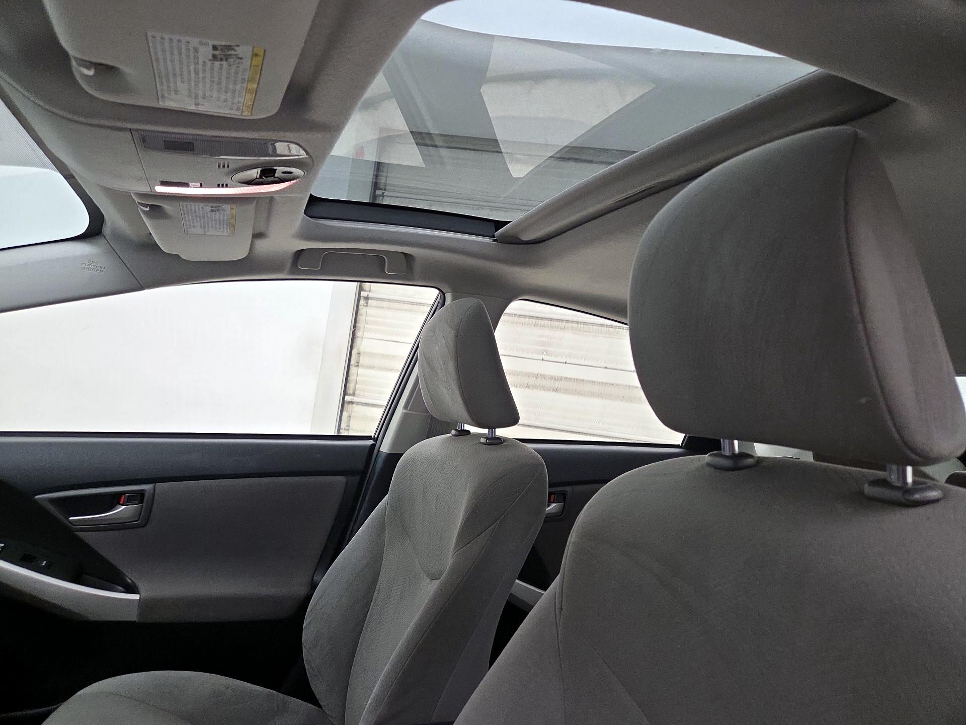 Thumbnail: 2014 Toyota Prius - 18