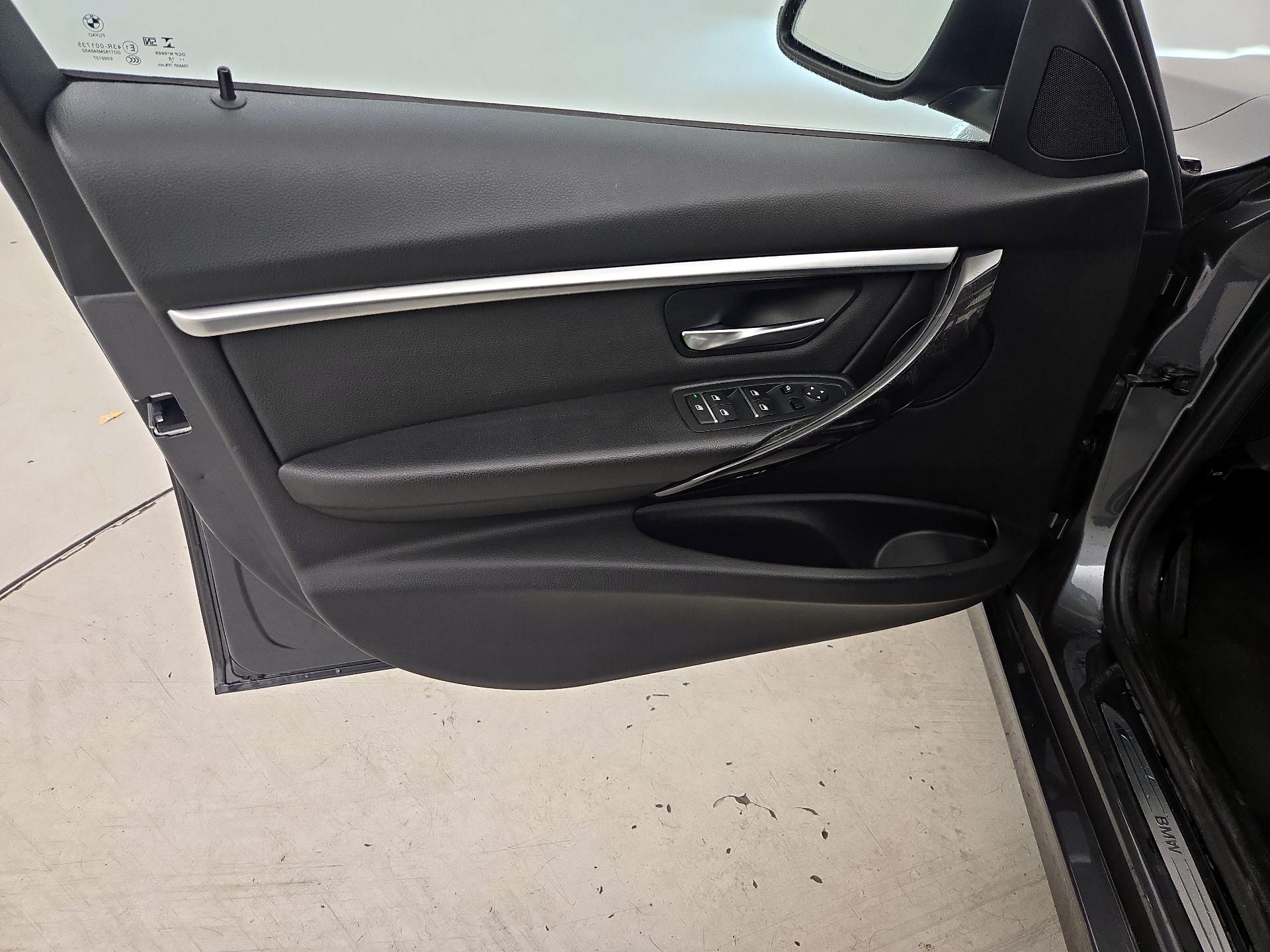 Thumbnail: 2018 BMW 3 Series - 12