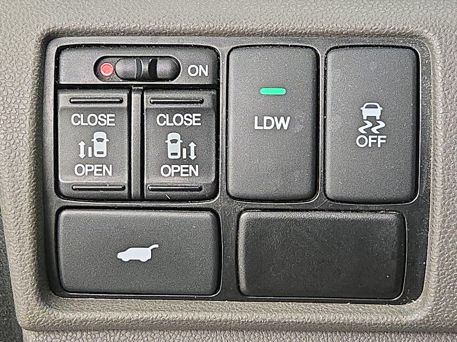 Thumbnail: 2015 Honda Odyssey - 13