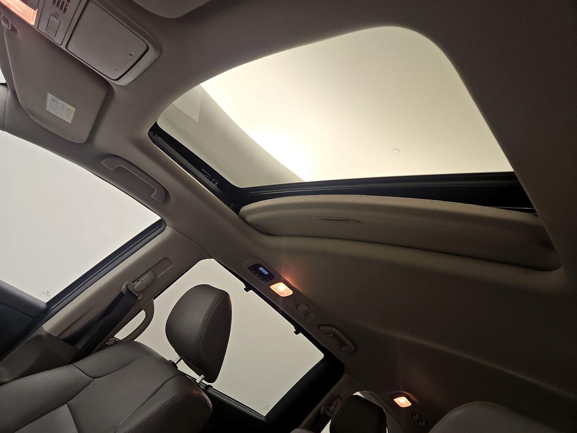 Thumbnail: 2015 Honda Odyssey - 19