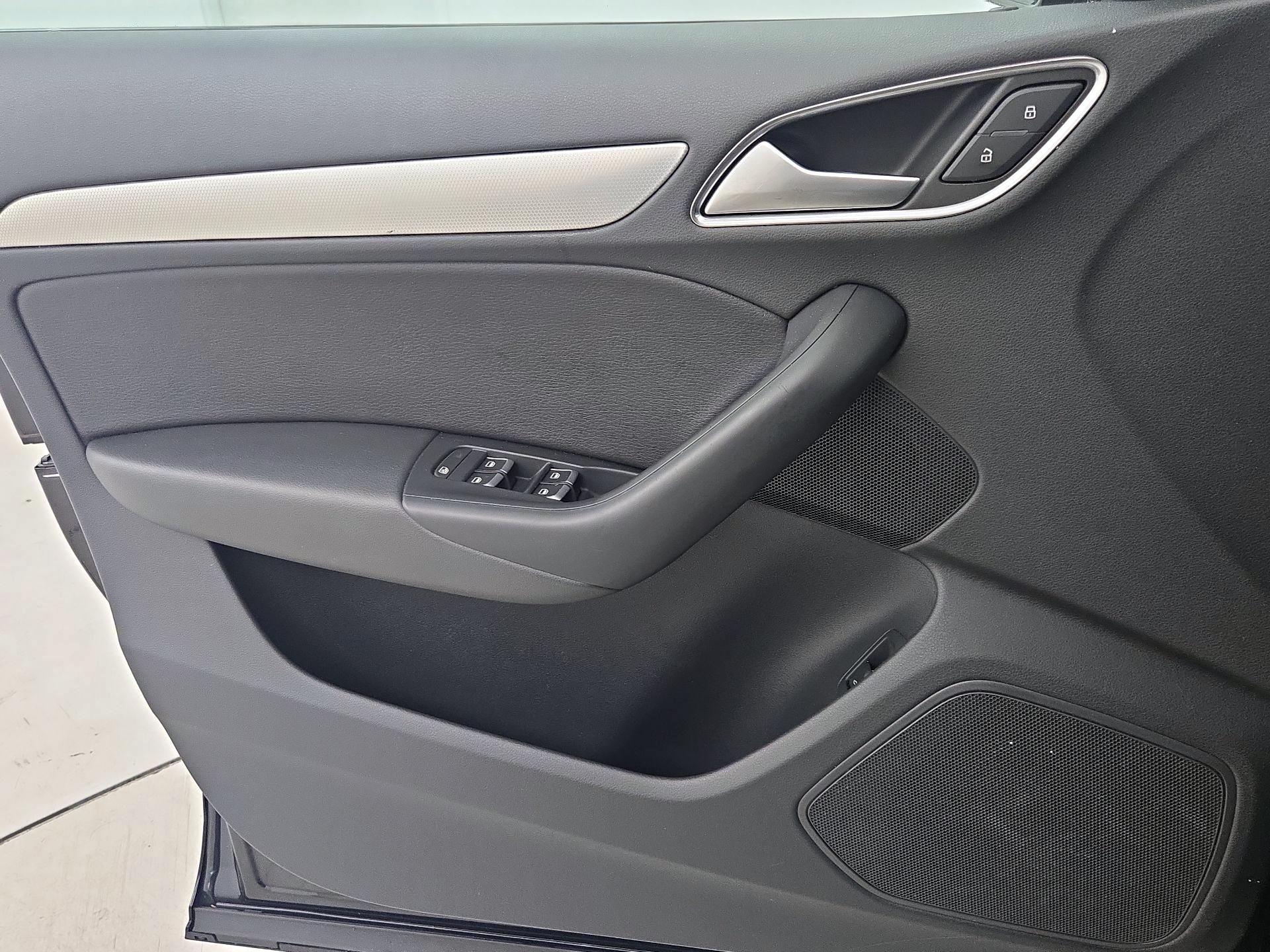 Thumbnail: 2018 Audi Q3 - 12