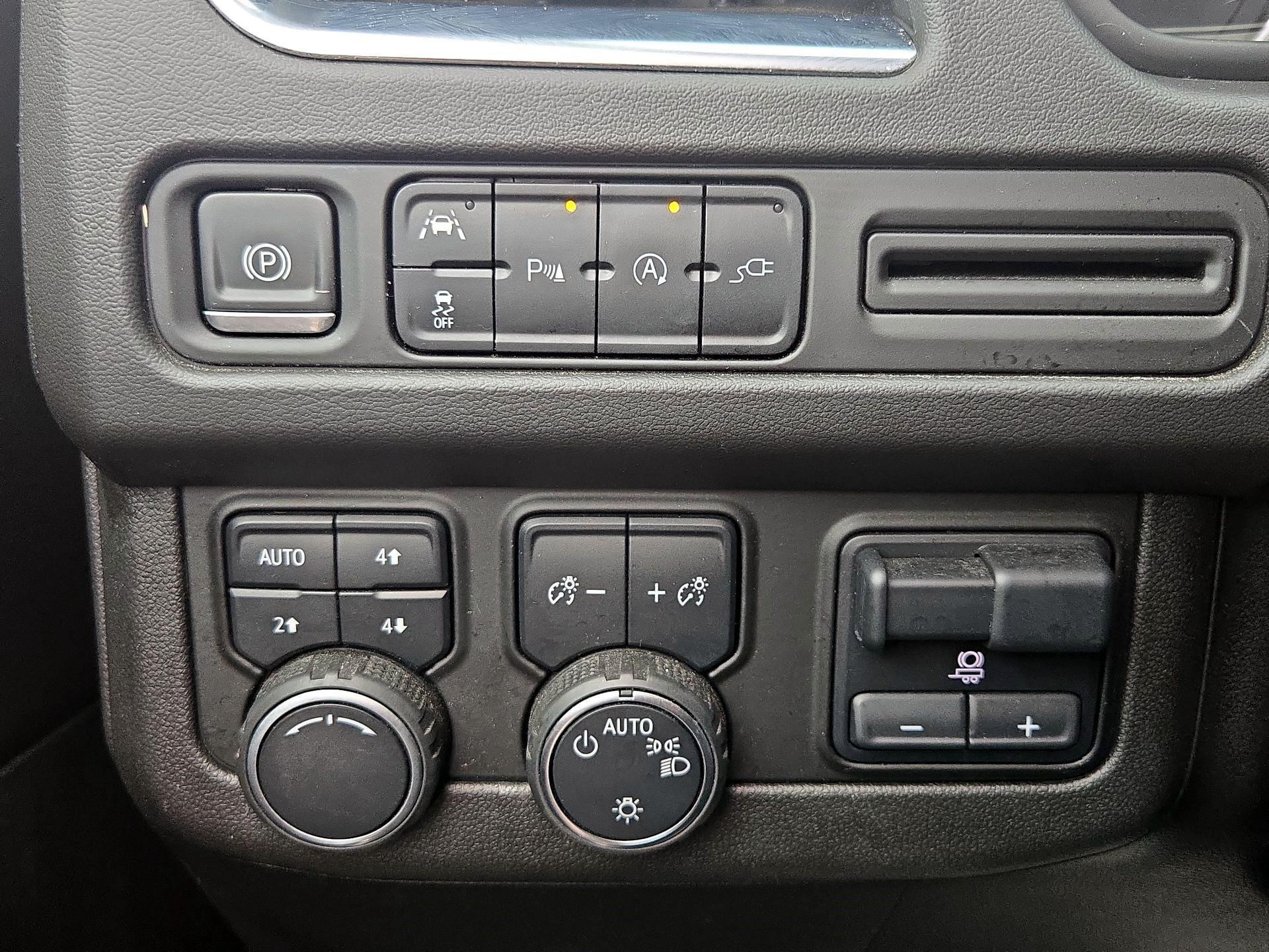 Thumbnail: 2021 Chevrolet Suburban - 11