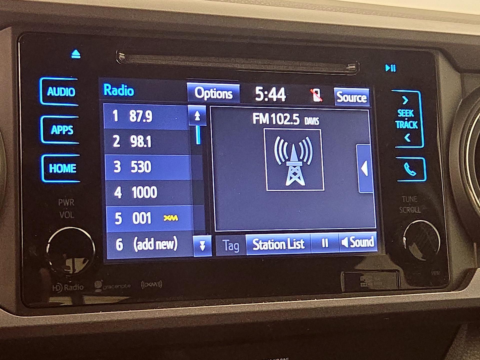 Thumbnail: 2018 Toyota Tacoma - 16