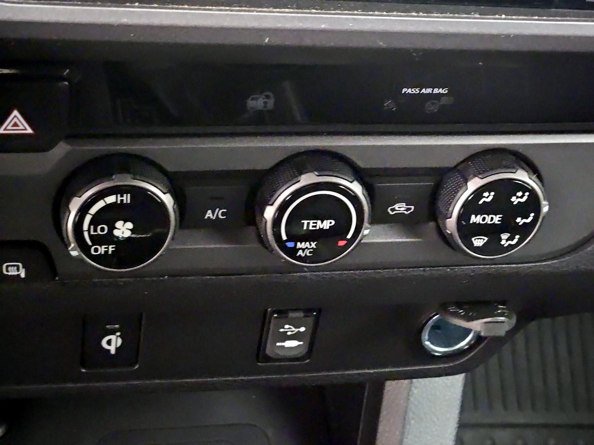 Thumbnail: 2018 Toyota Tacoma - 17