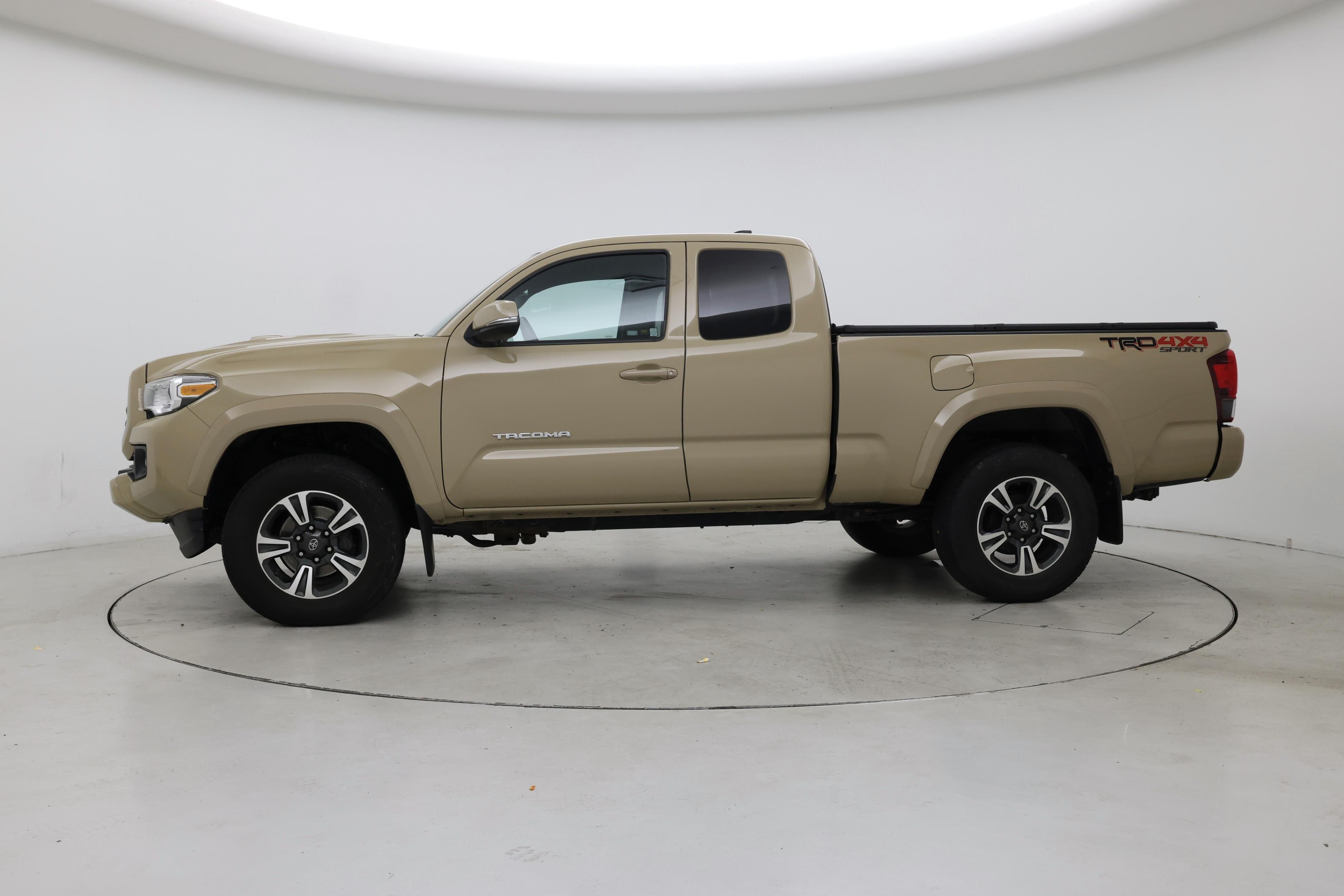 Thumbnail: 2018 Toyota Tacoma - 3