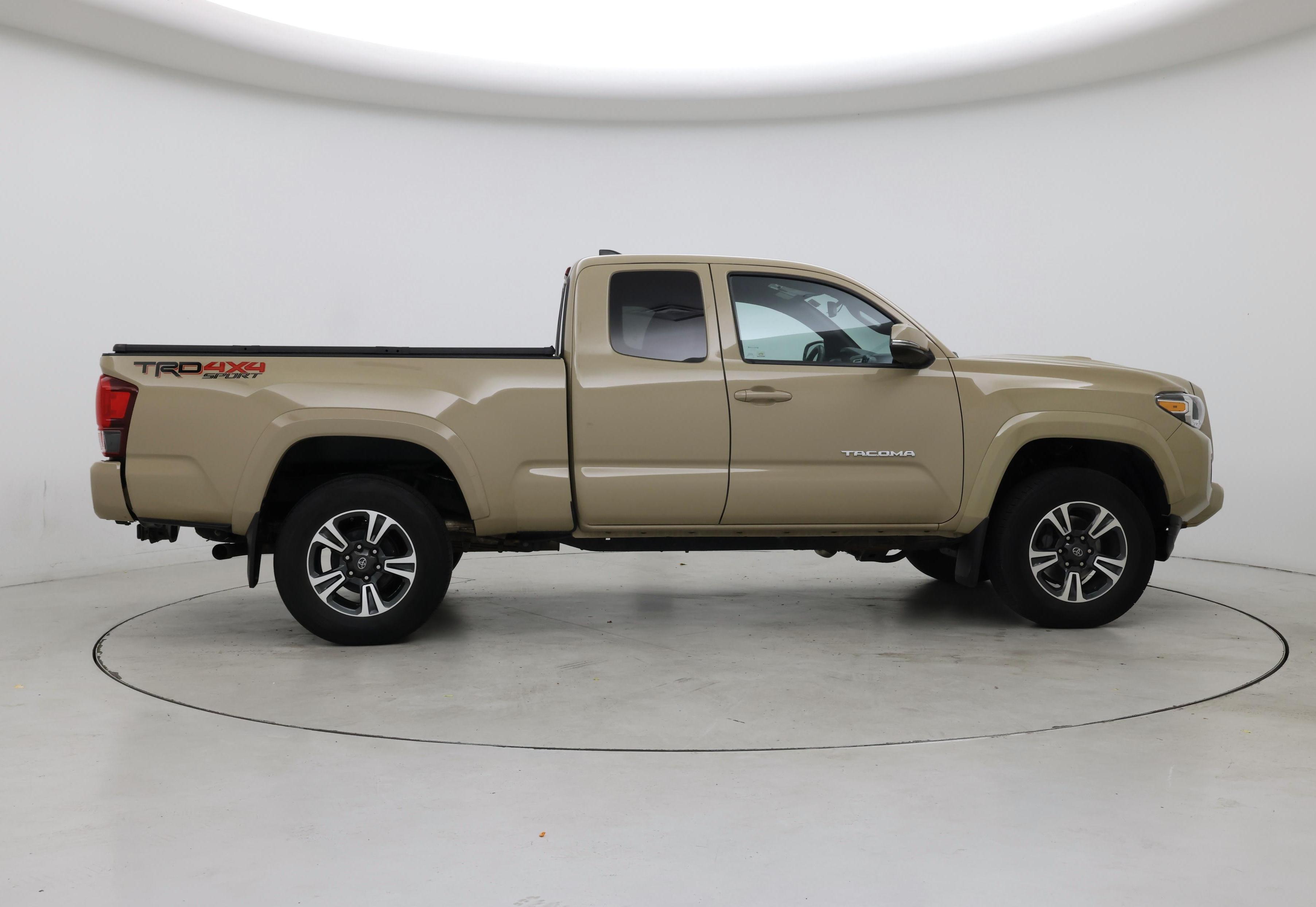 Thumbnail: 2018 Toyota Tacoma - 7