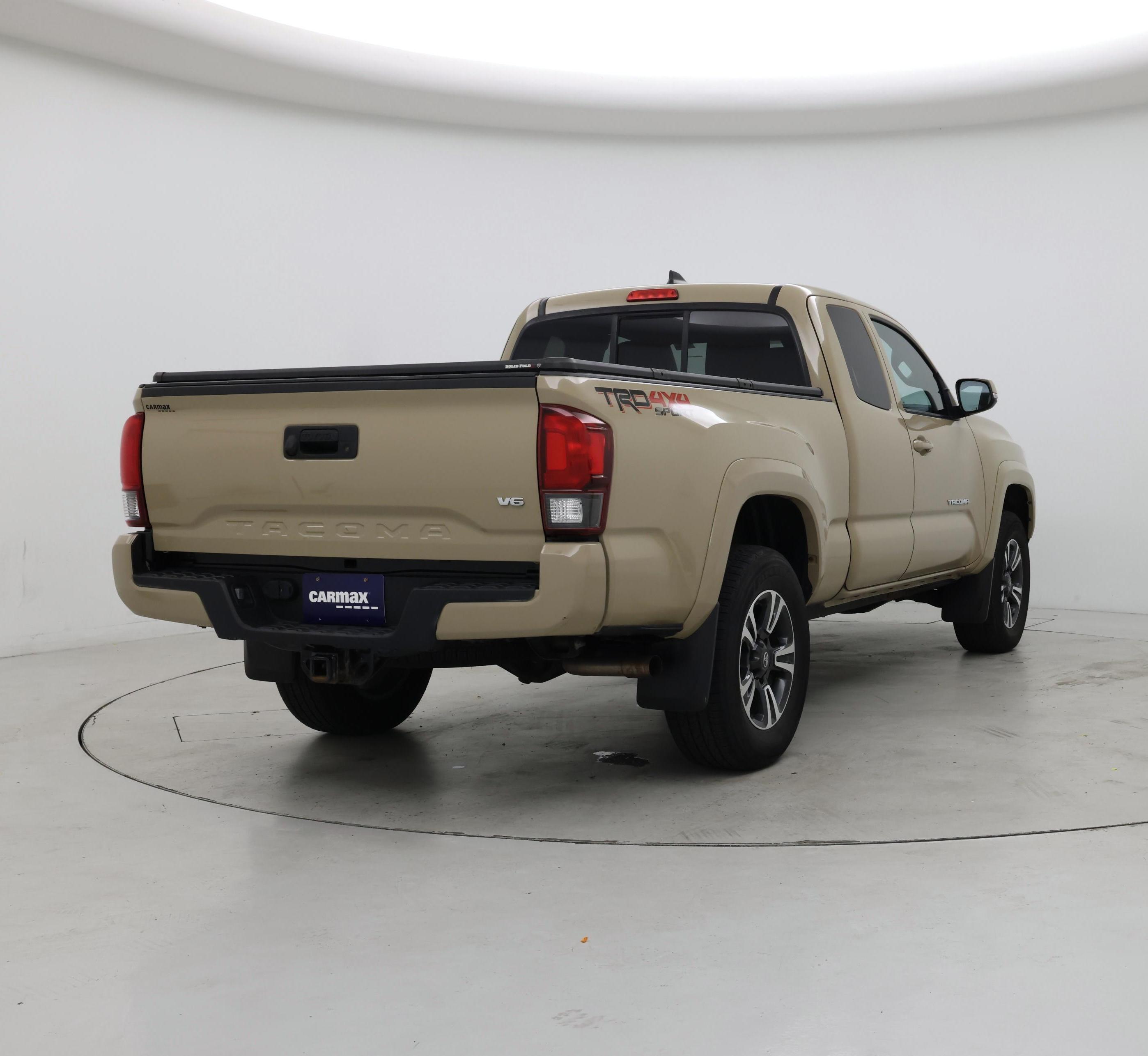 Thumbnail: 2018 Toyota Tacoma - 8