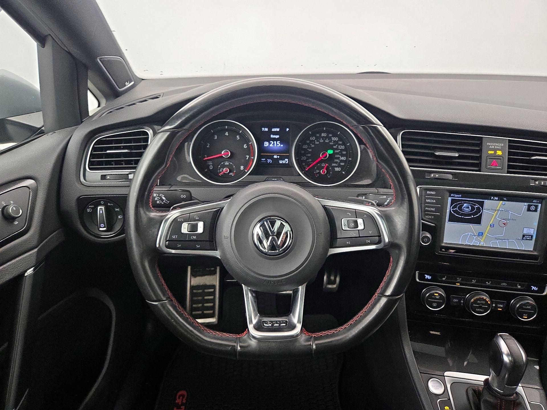 Thumbnail: 2016 Volkswagen Golf - 10