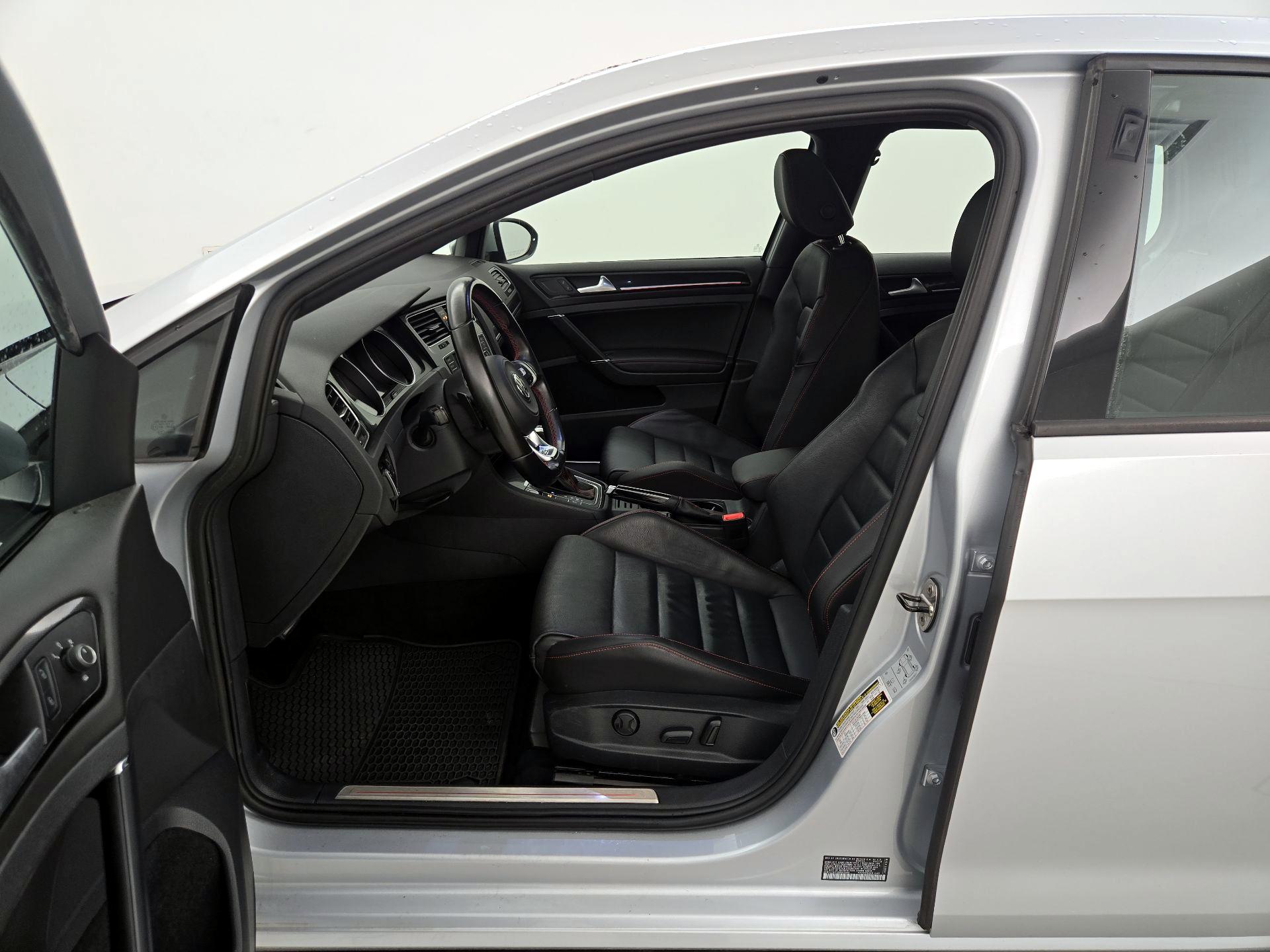 Thumbnail: 2016 Volkswagen Golf - 11