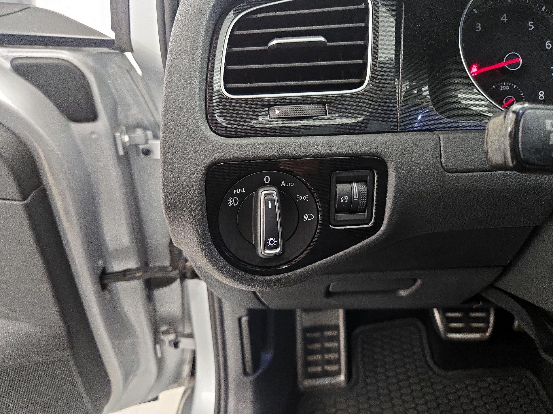 Thumbnail: 2016 Volkswagen Golf - 13