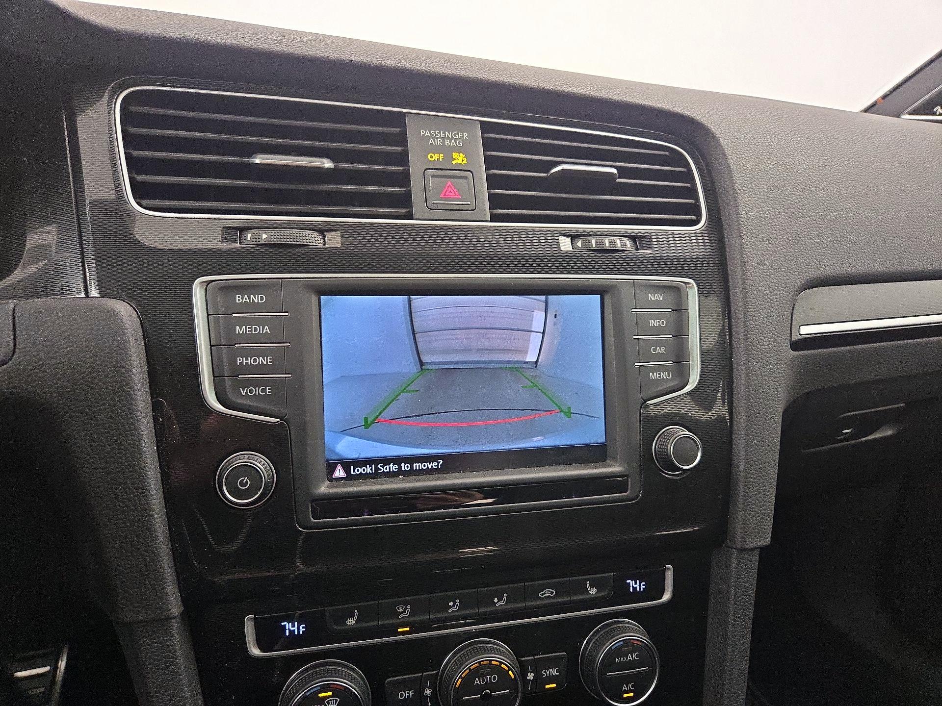 Thumbnail: 2016 Volkswagen Golf - 15