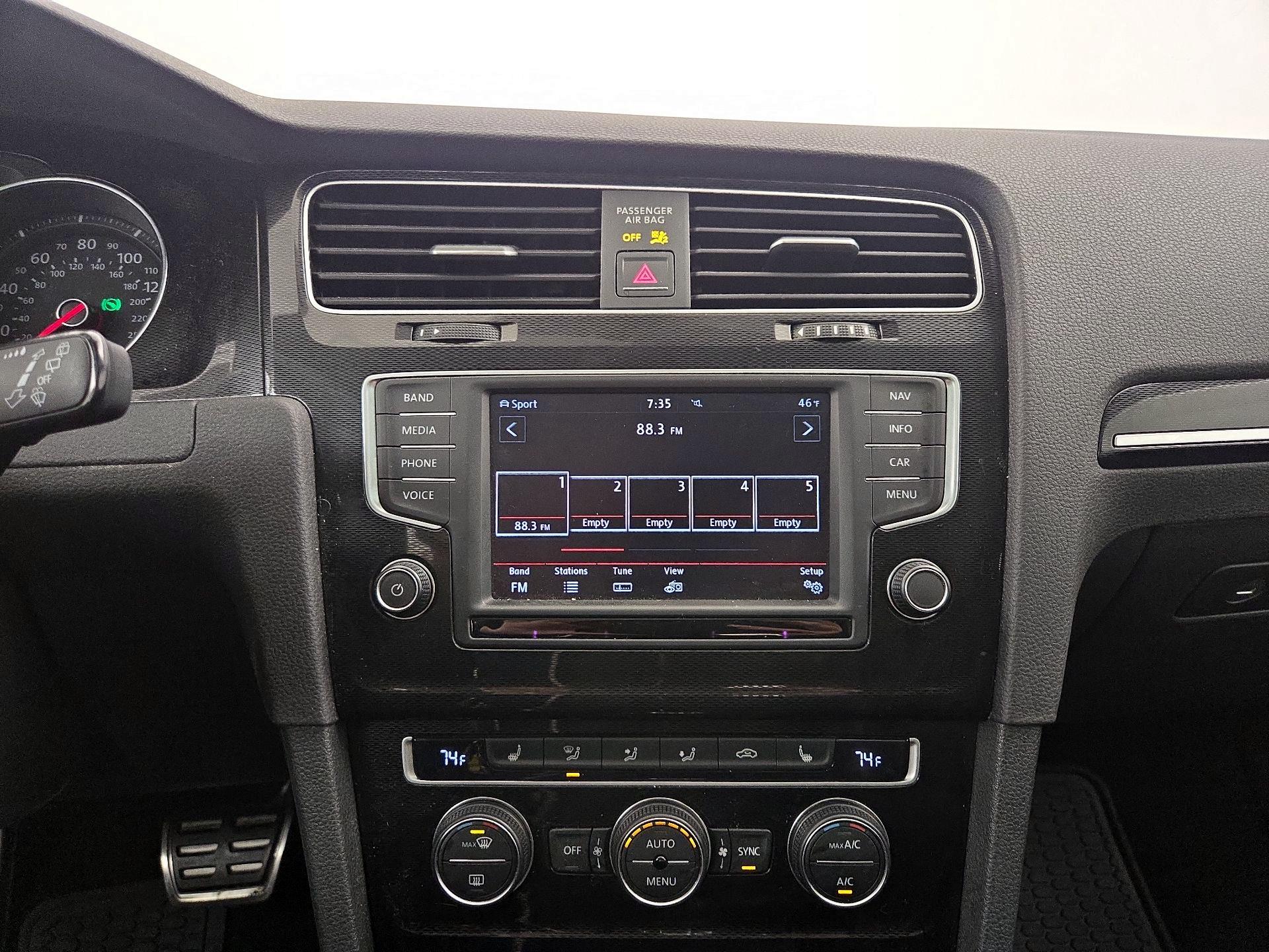 Thumbnail: 2016 Volkswagen Golf - 16