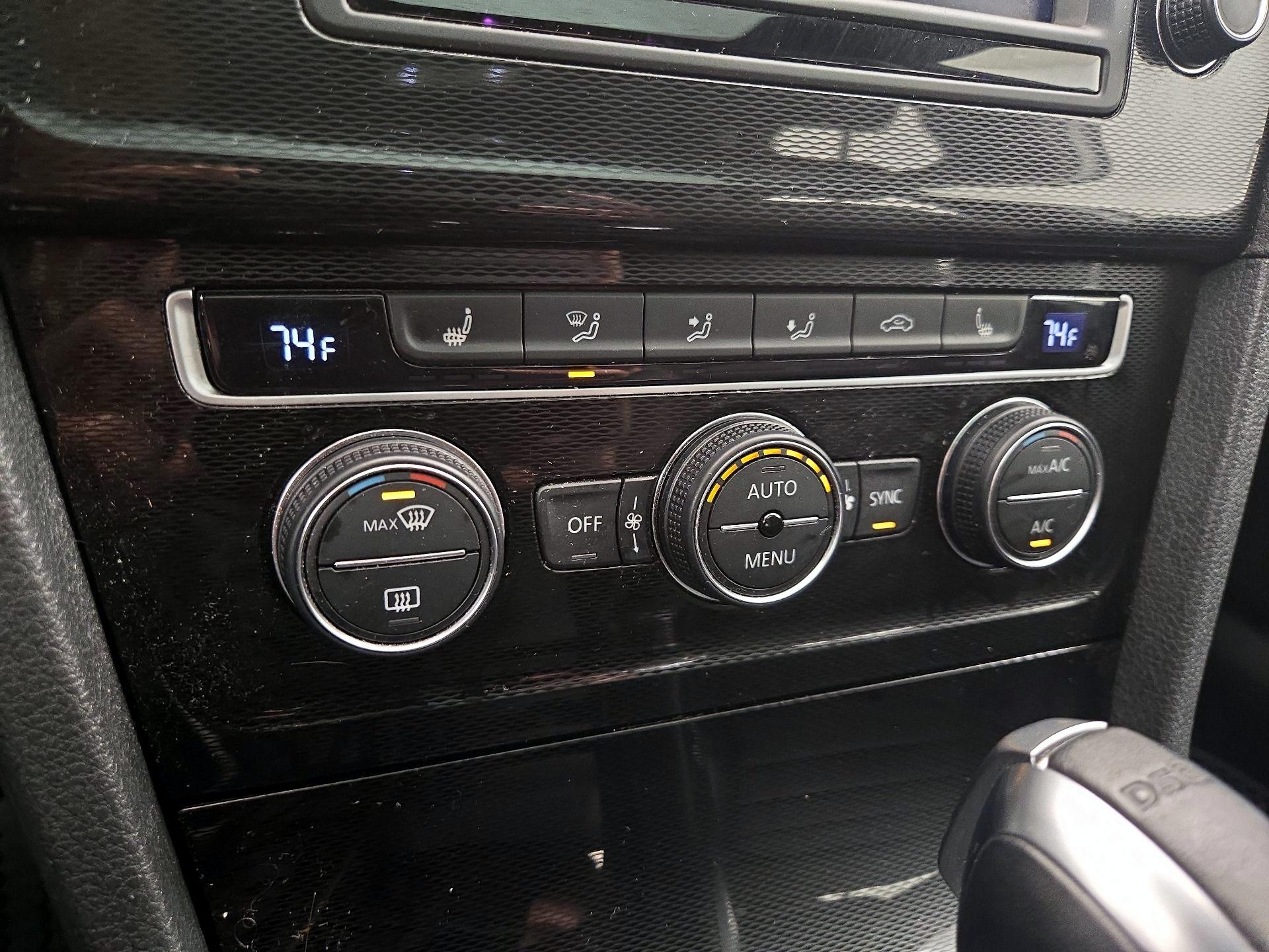 Thumbnail: 2016 Volkswagen Golf - 17