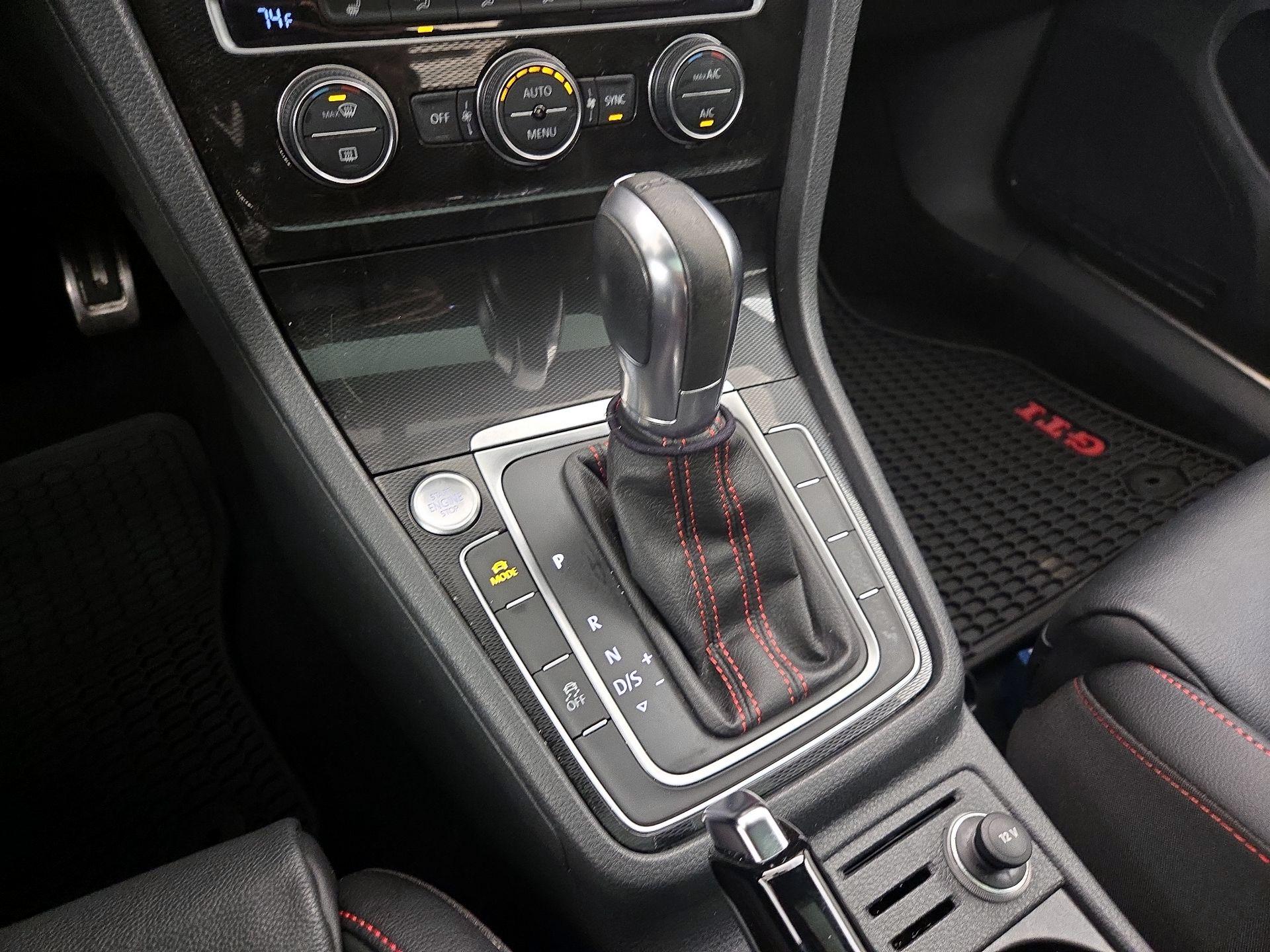 Thumbnail: 2016 Volkswagen Golf - 18