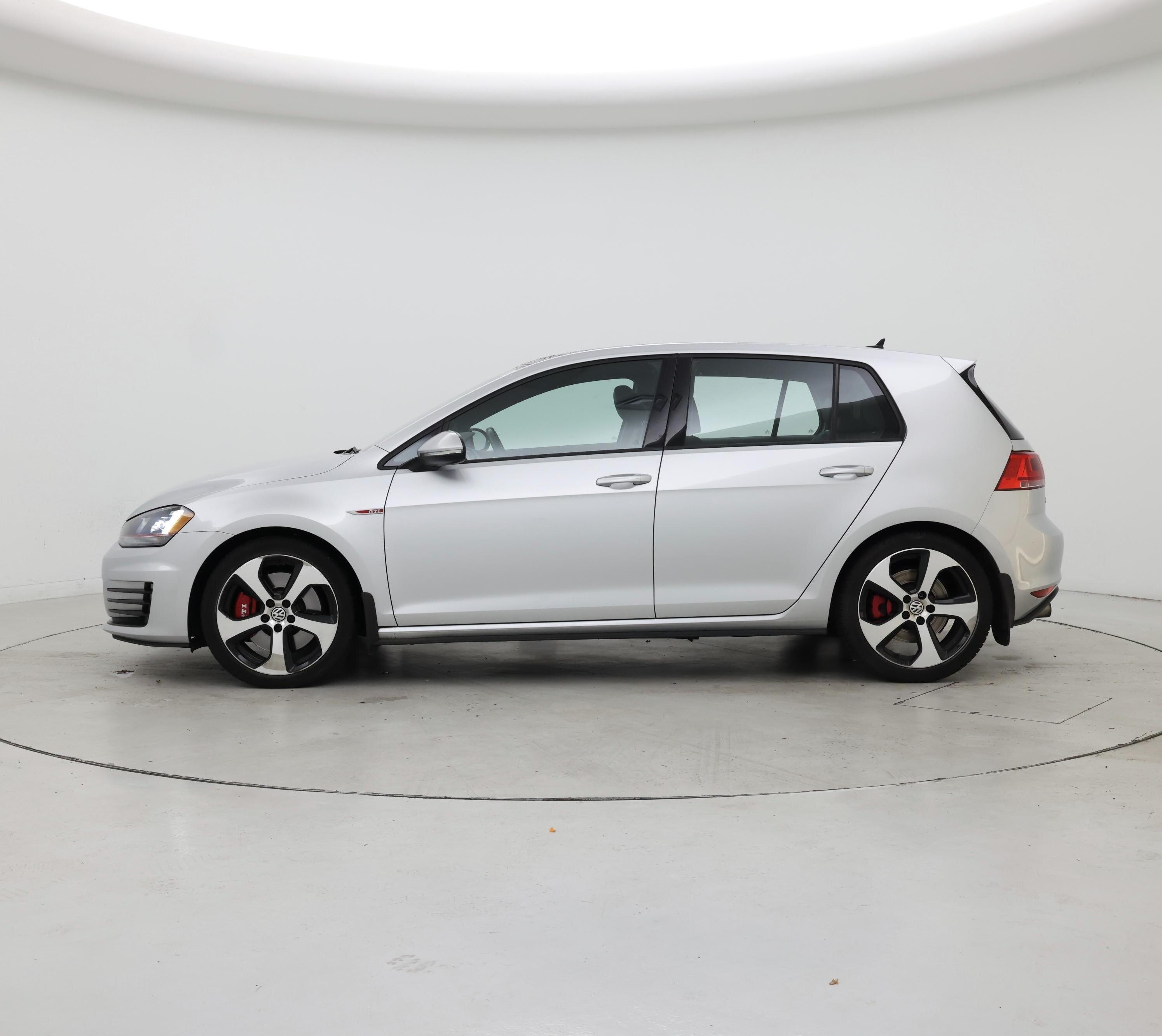 Thumbnail: 2016 Volkswagen Golf - 3