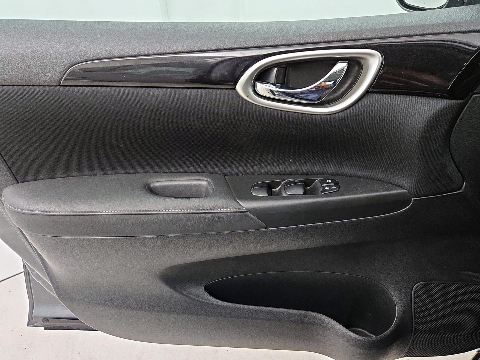 Thumbnail: 2019 Nissan Sentra - 12