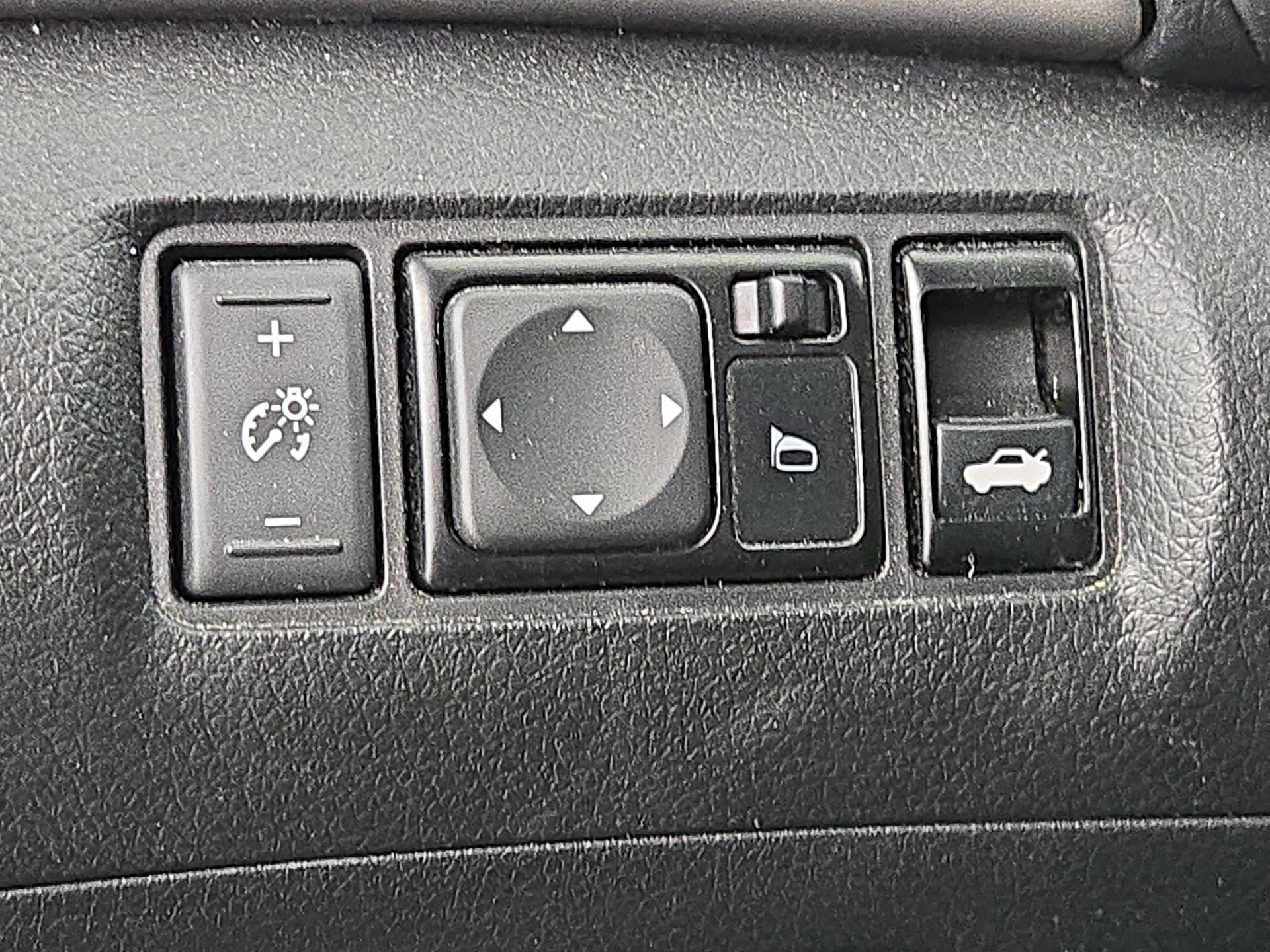 Thumbnail: 2019 Nissan Sentra - 13