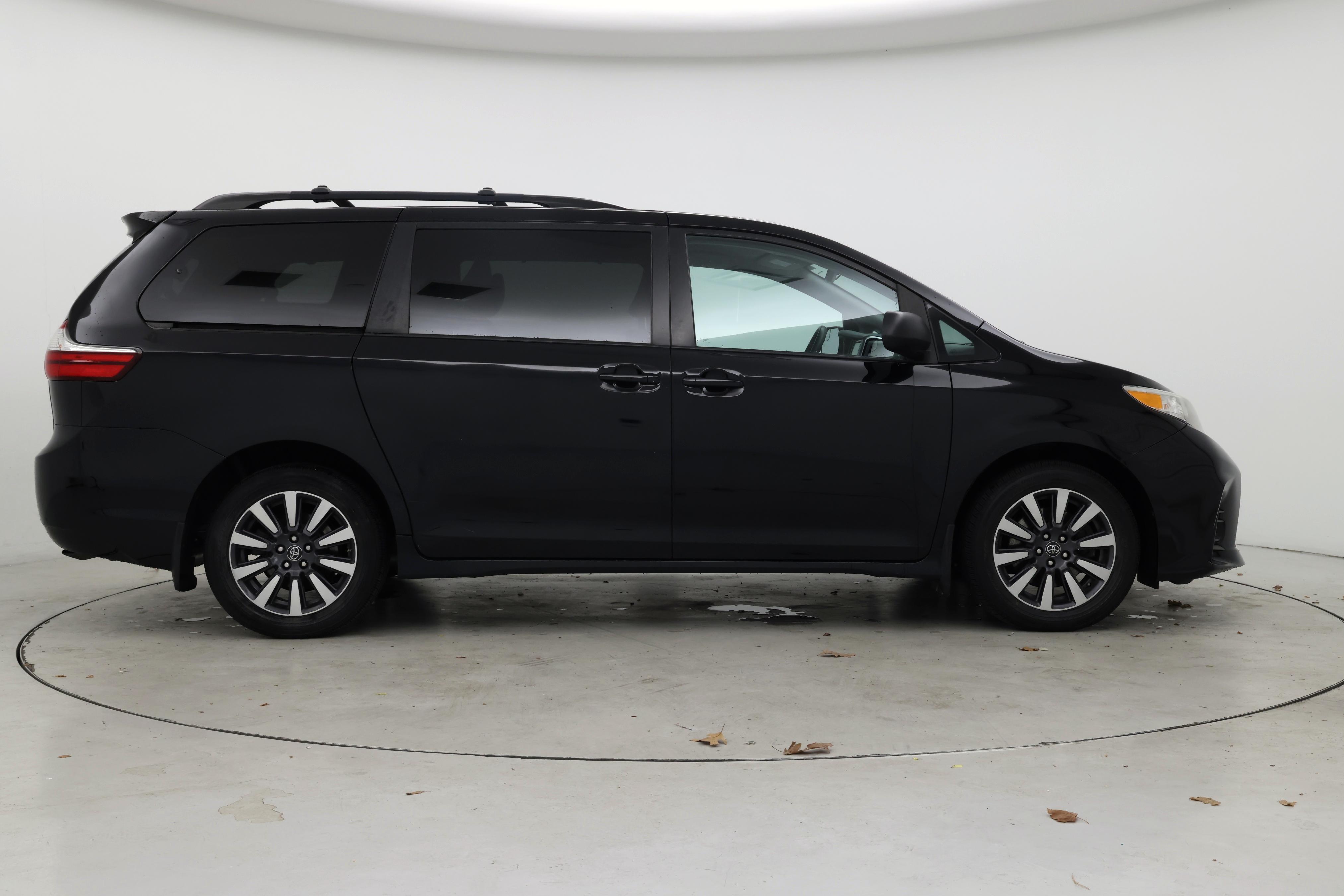 Thumbnail: 2019 Toyota Sienna - 7